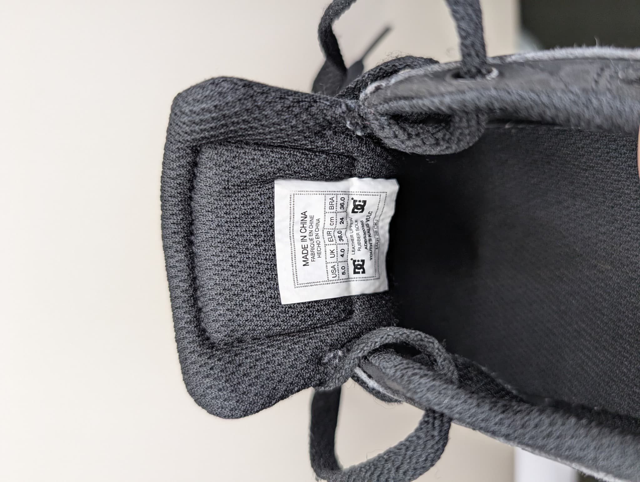 DC Shoes Kalis Vulc Youth Sneakers Black US 5 — photo 7 of 12