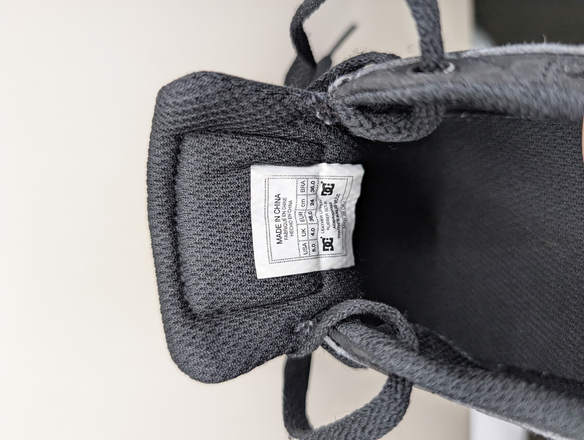 DC Shoes Kalis Vulc Youth Sneakers Black US 5 — photo 8 of 12