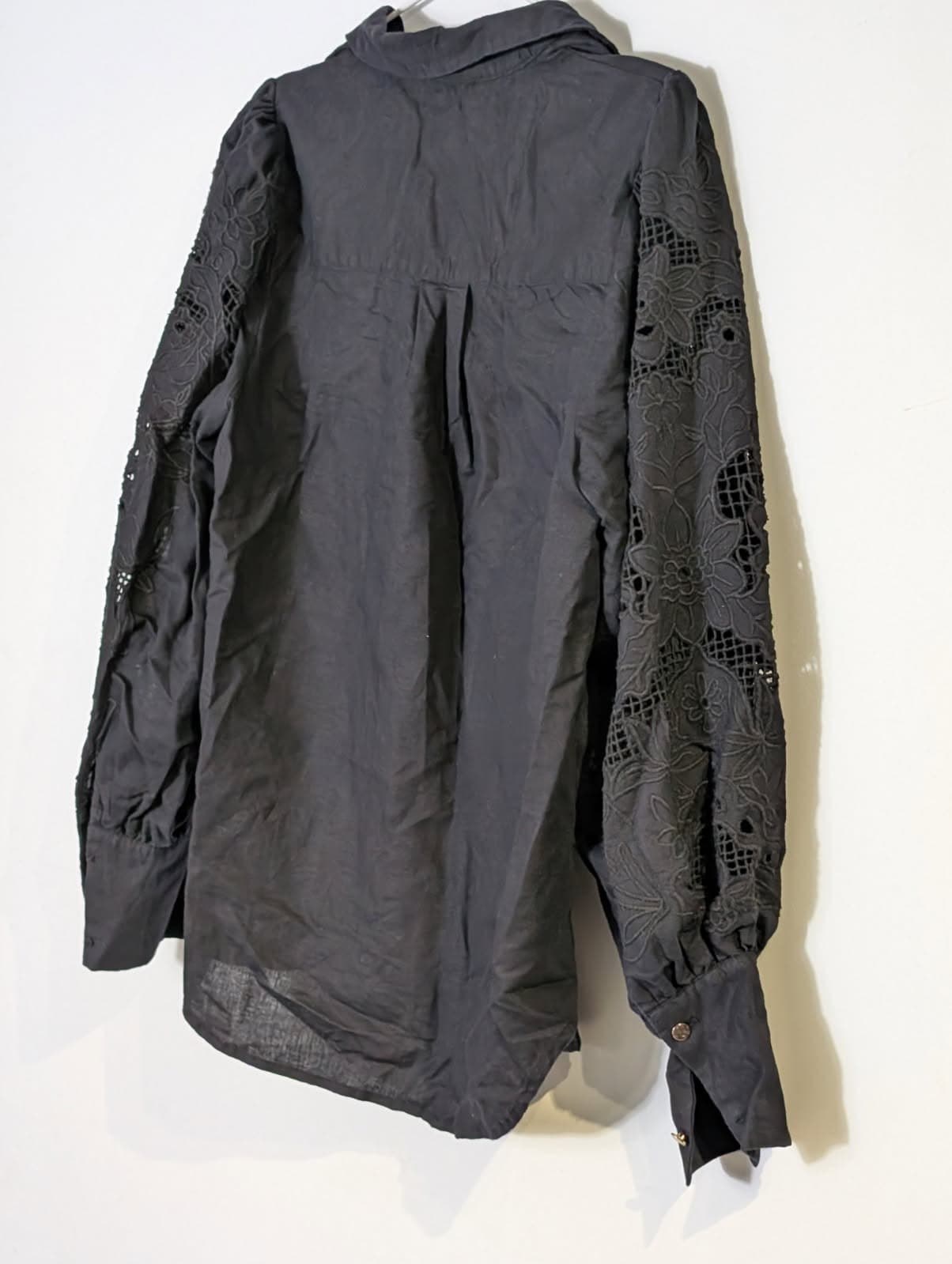Decjuba Black Linen Blend Shirt With Embroidered Sleeve Detail Size 10 — photo 3 of 10
