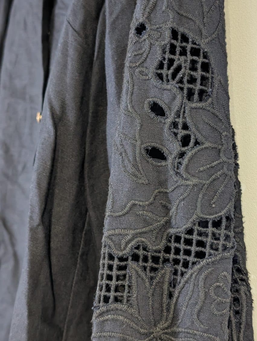Decjuba Black Linen Blend Shirt With Embroidered Sleeve Detail Size 10 — photo 5 of 10
