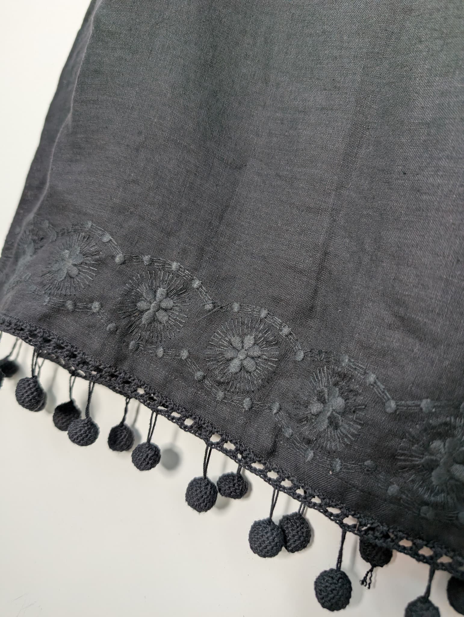 DKNY Linen Wrap Skirt Black Embroidered Hem Size 4 — photo 2 of 7