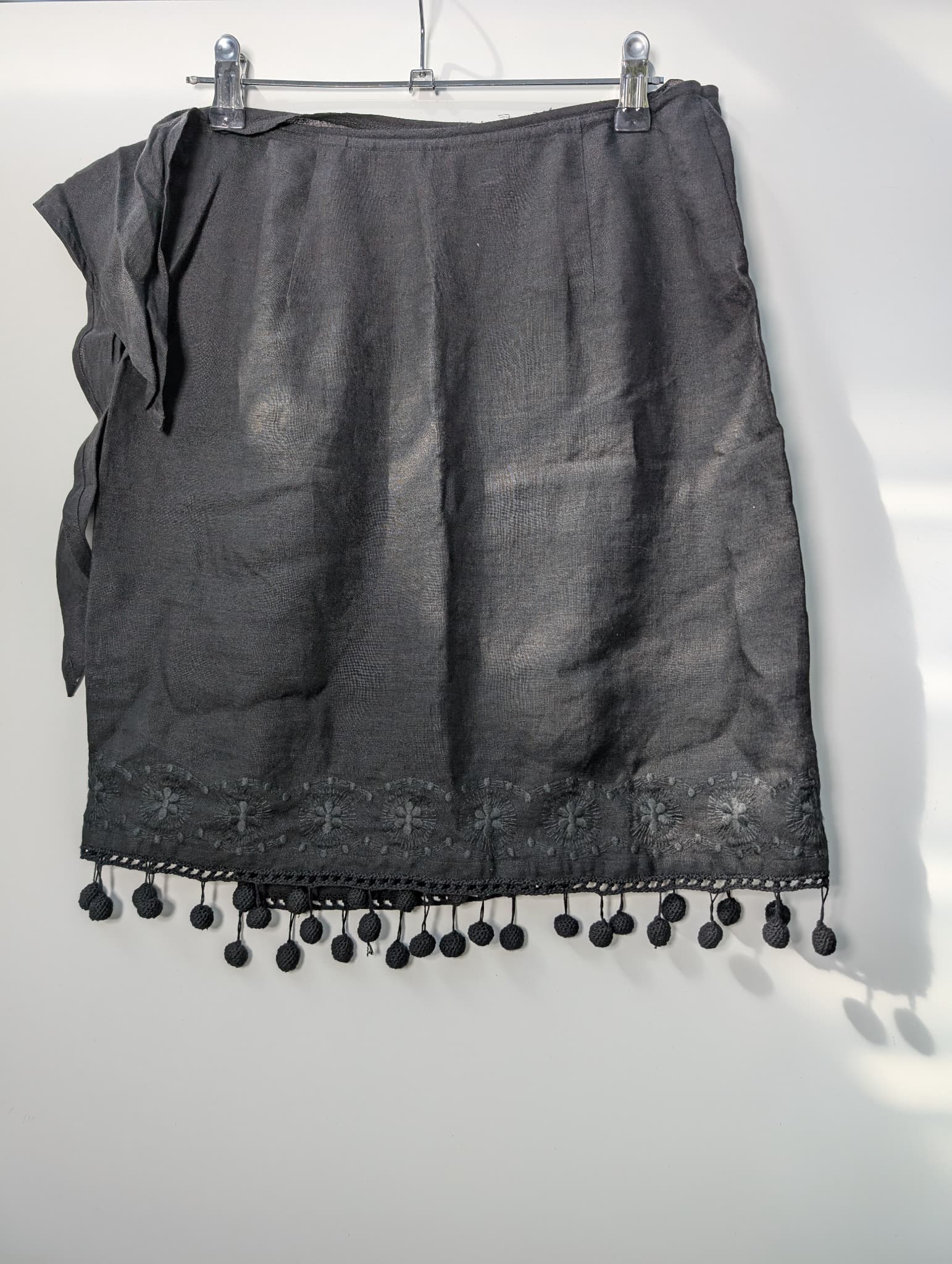 DKNY Linen Wrap Skirt Black Embroidered Hem Size 4 — photo 4 of 7