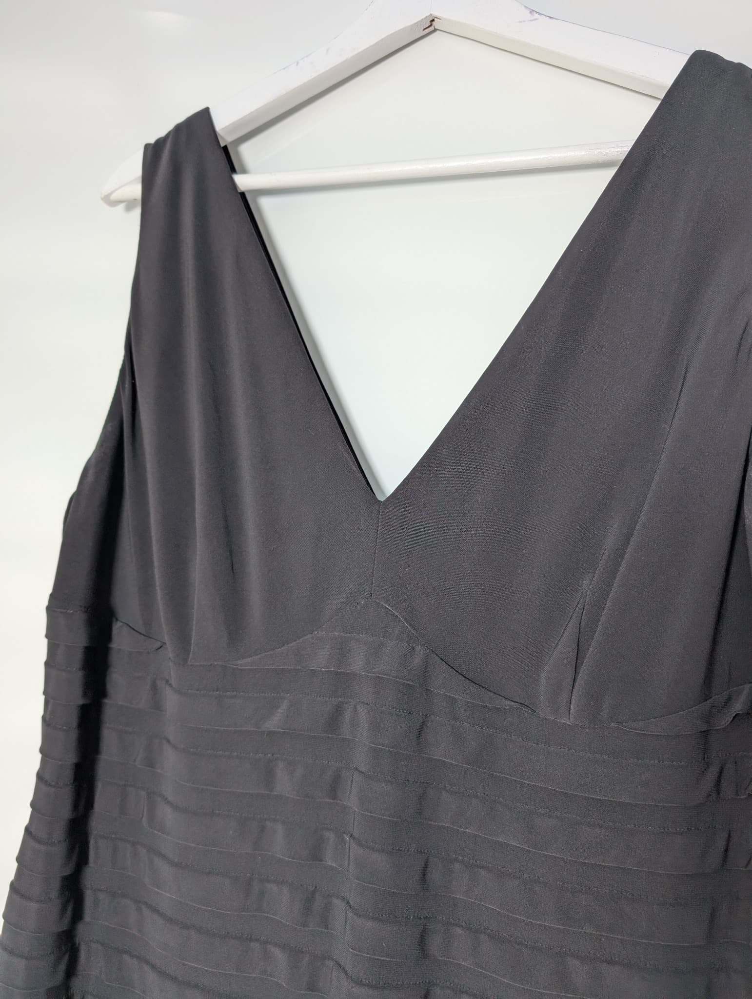 Eve Hunter Tiered V-Neck Sleeveless Sheath Dress Black Size 18 — photo 3 of 7