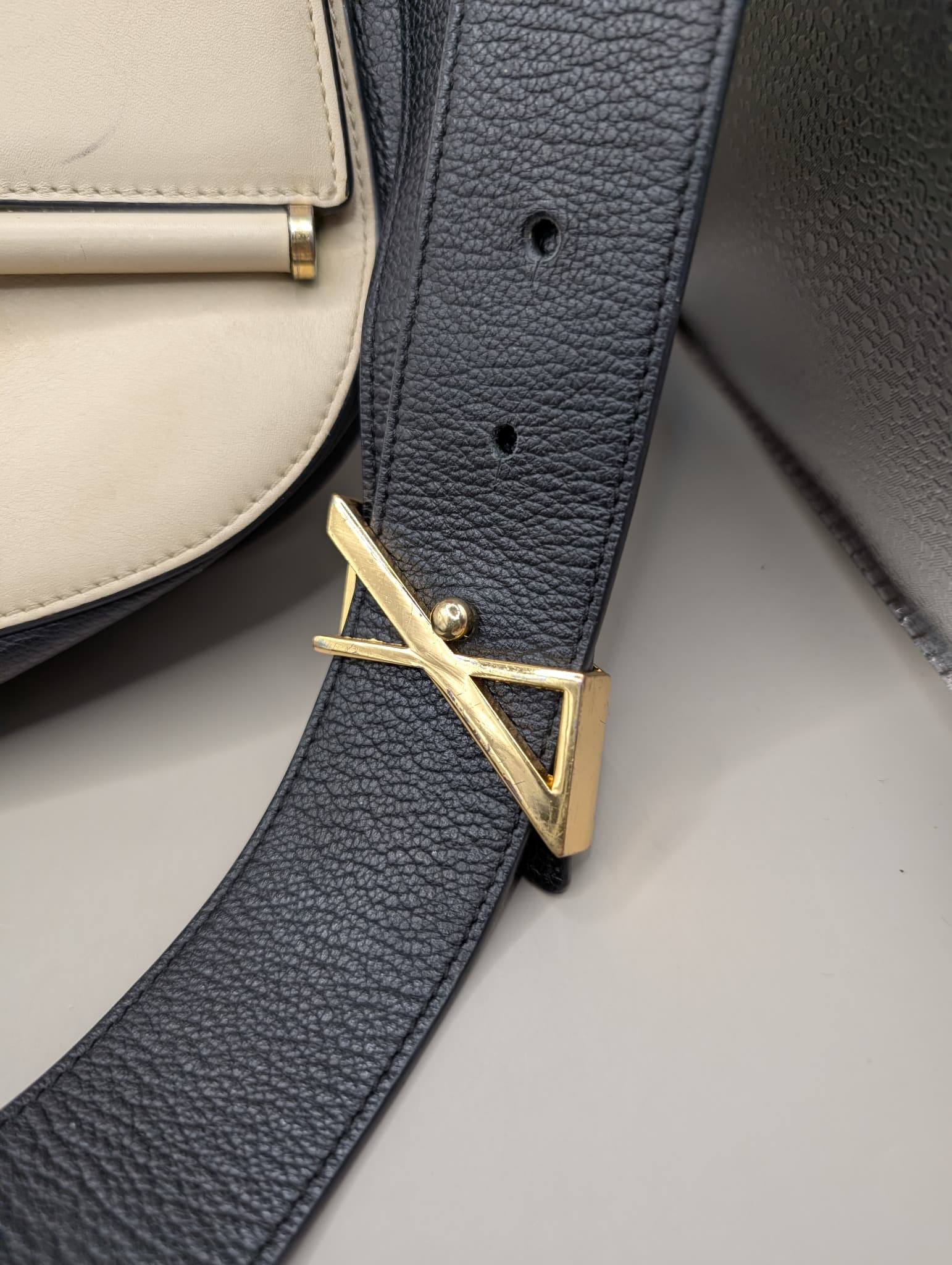 Ginger & Smart Leather Saddle Crossbody Bag Cream & Navy — photo 3 of 8