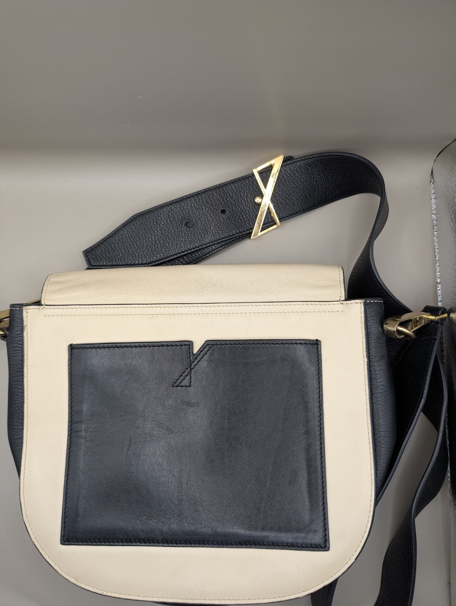 Ginger & Smart Leather Saddle Crossbody Bag Cream & Navy — photo 4 of 8