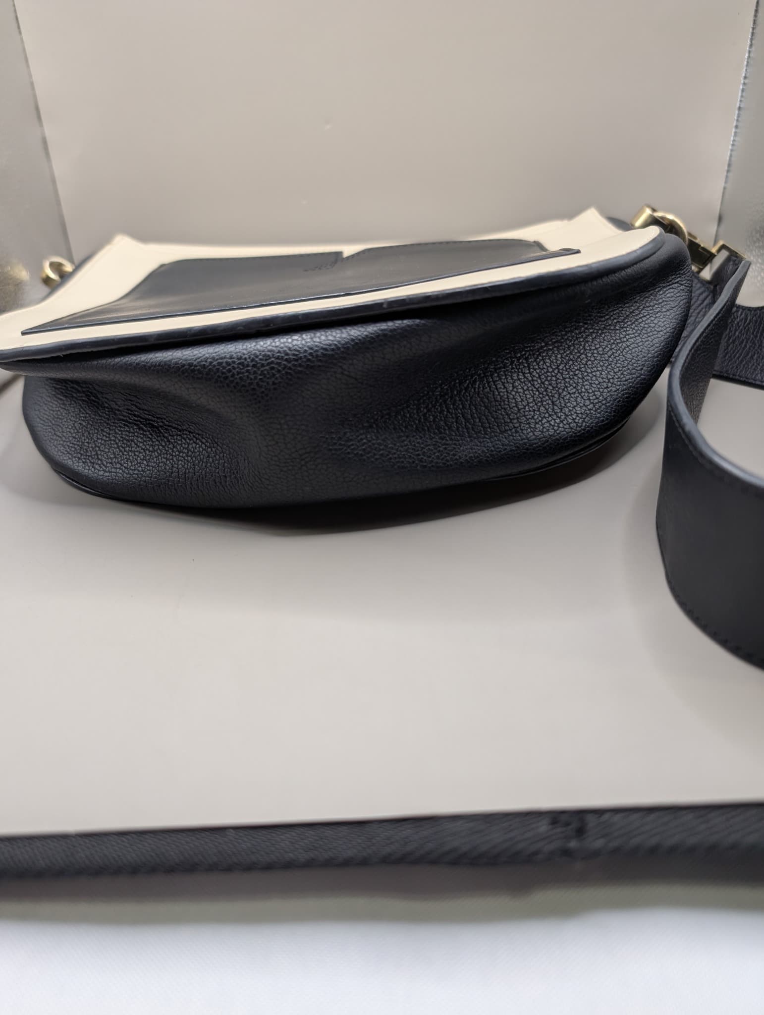 Ginger & Smart Leather Saddle Crossbody Bag Cream & Navy — photo 5 of 8