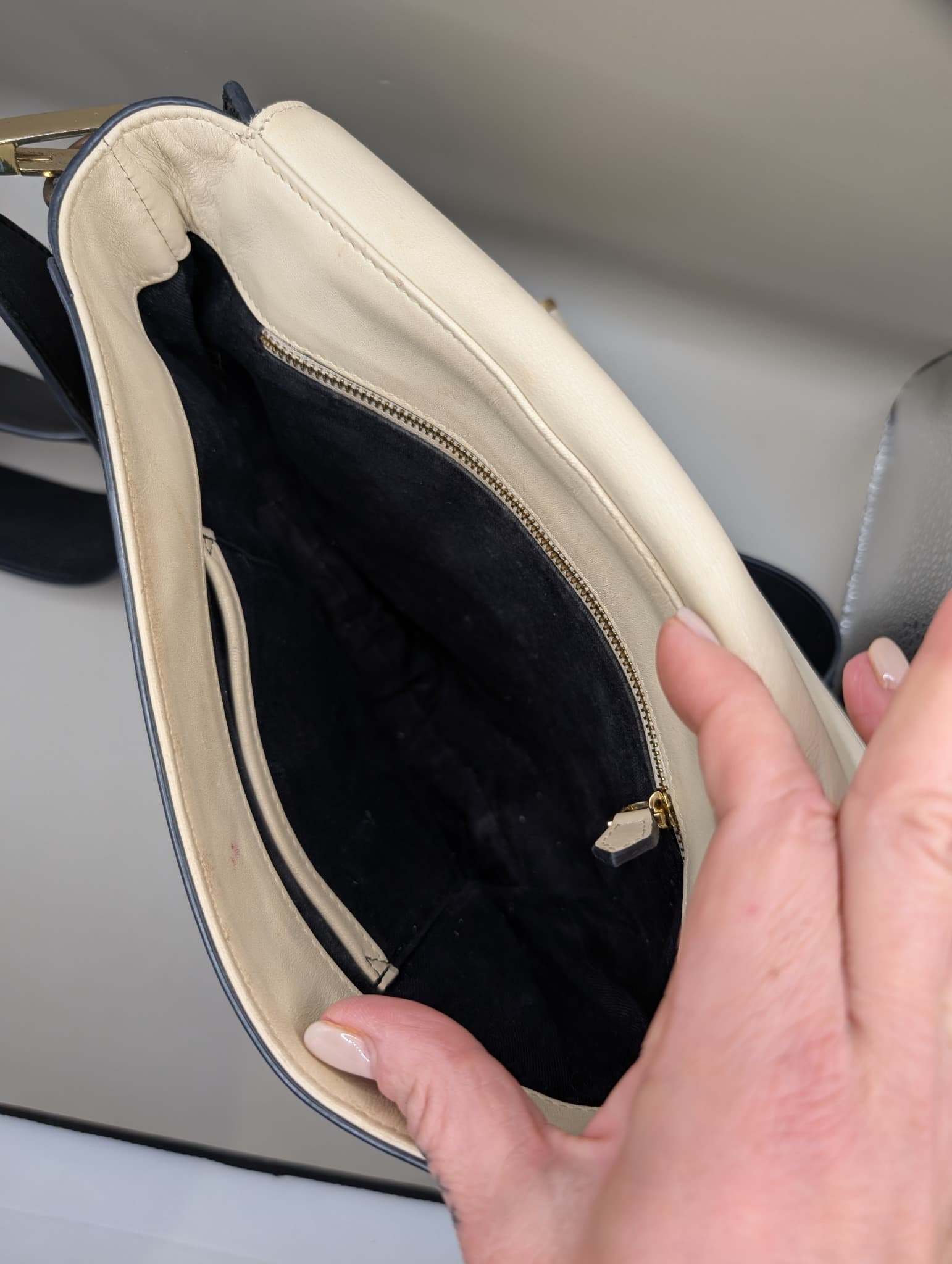 Ginger & Smart Leather Saddle Crossbody Bag Cream & Navy — photo 6 of 8
