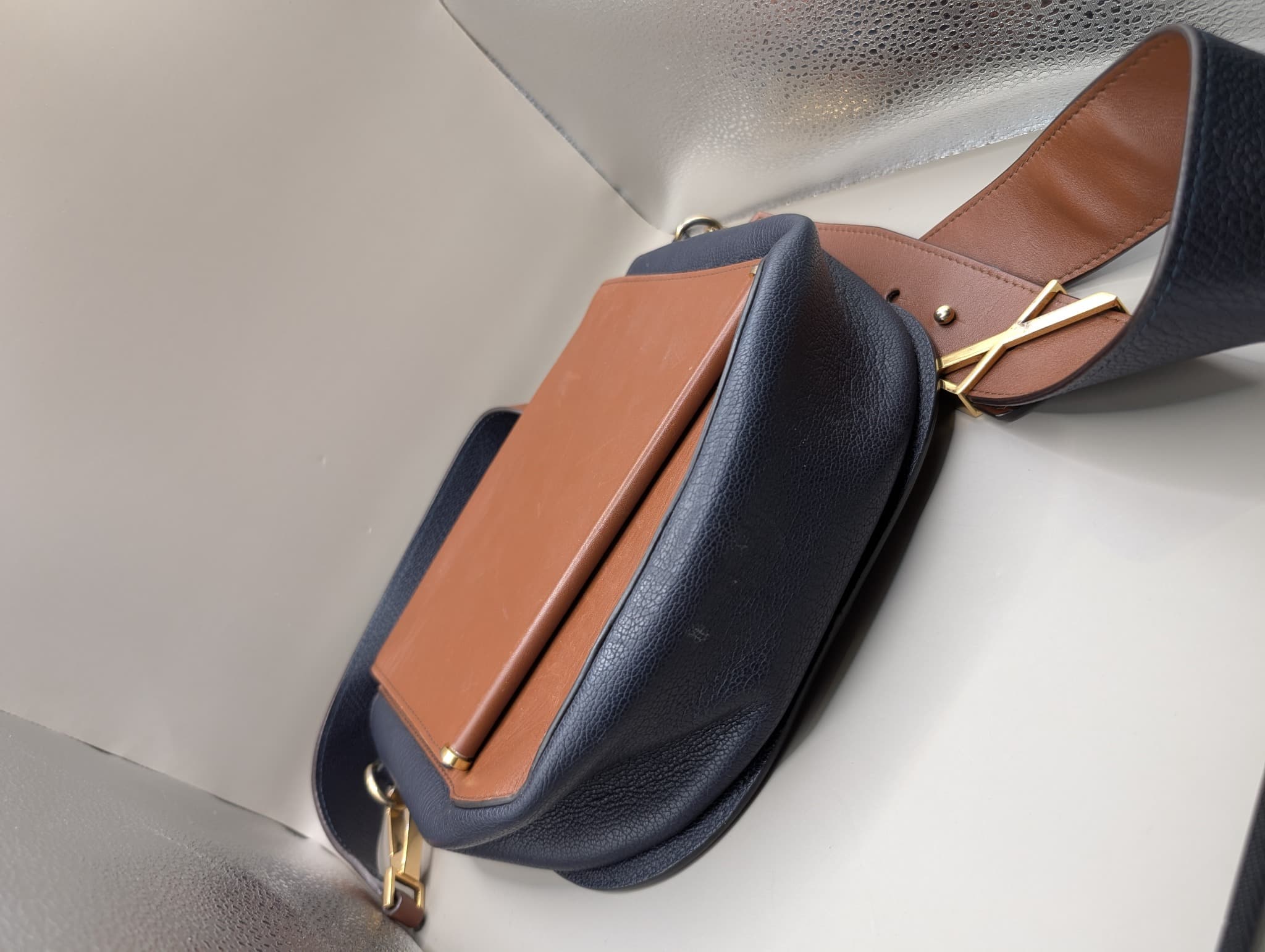 Ginger & Smart Leather Saddle Crossbody Bag Navy and Tan — photo 6 of 8