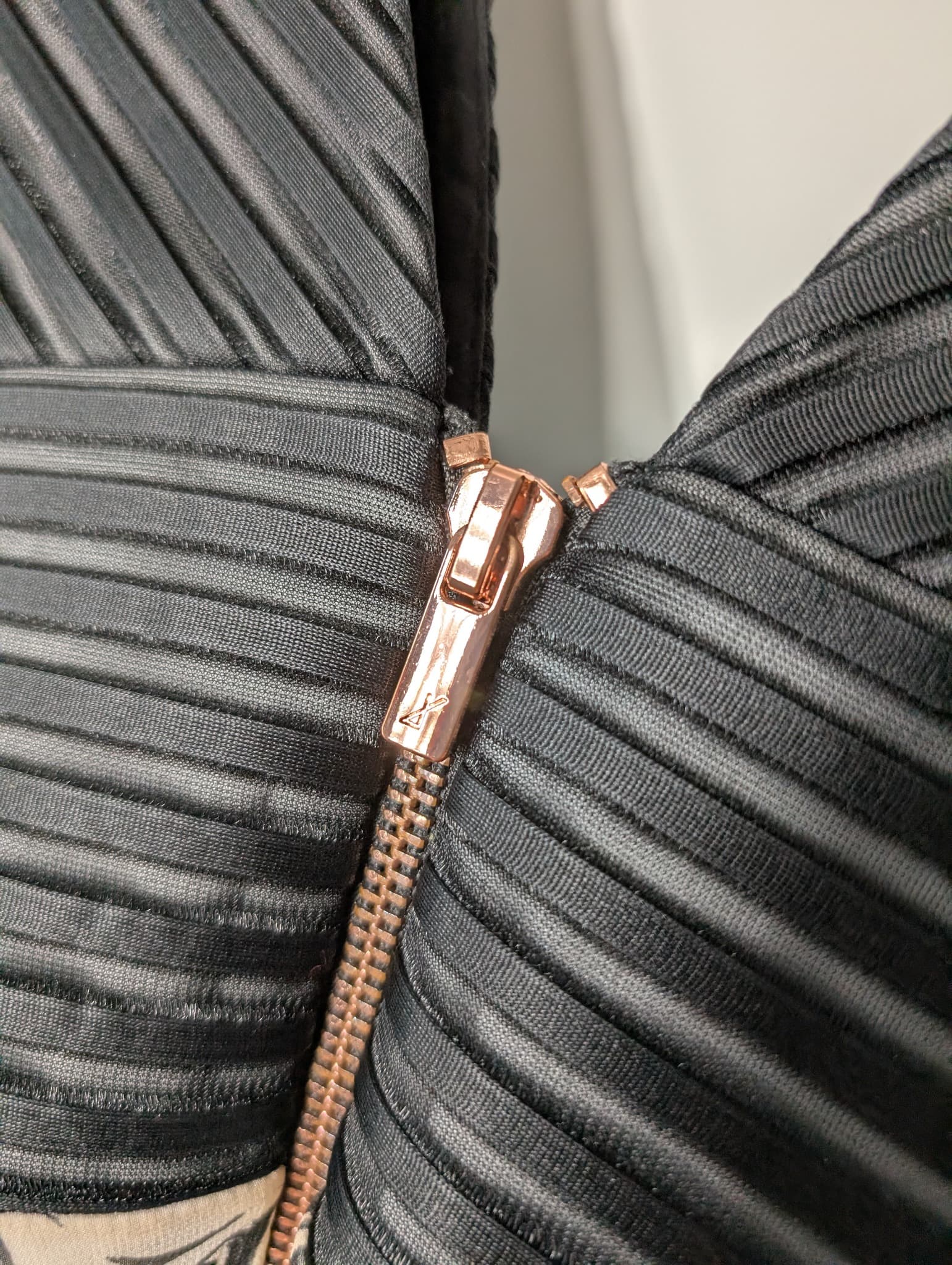 GINGER & SMART Maxi Dress Abstract Print Pleated Bodice — photo 5 of 7