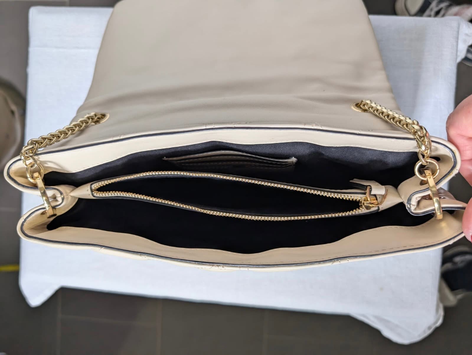 Ginger & Smart Quilted Leather Shoulder Bag Cream Gold Chain — photo 6 of 8