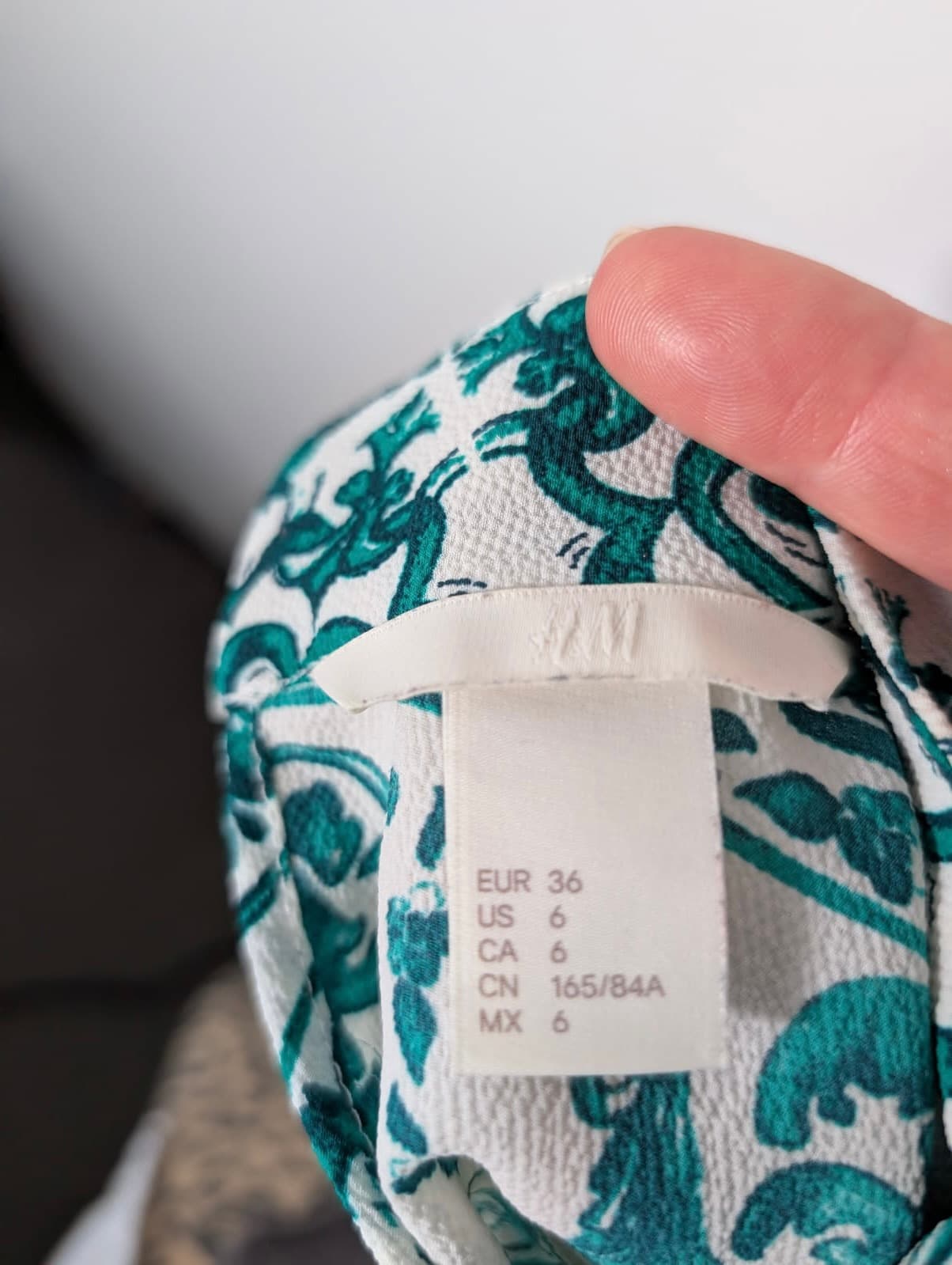 H&M Long Sleeve Blouse Green and White Tile Print US 6 — photo 4 of 7