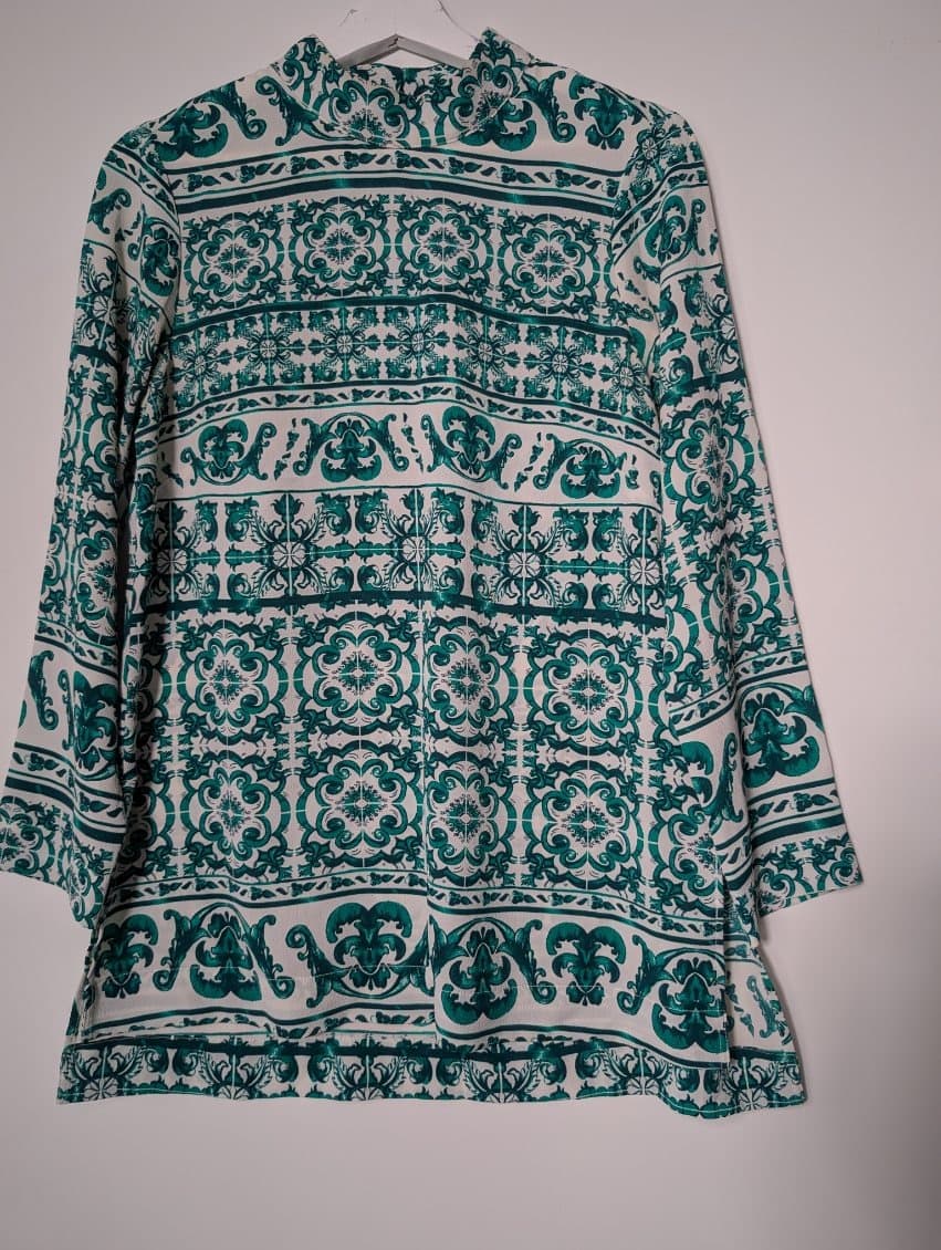 H&M Long Sleeve Blouse Green and White Tile Print US 6 — photo 7 of 7