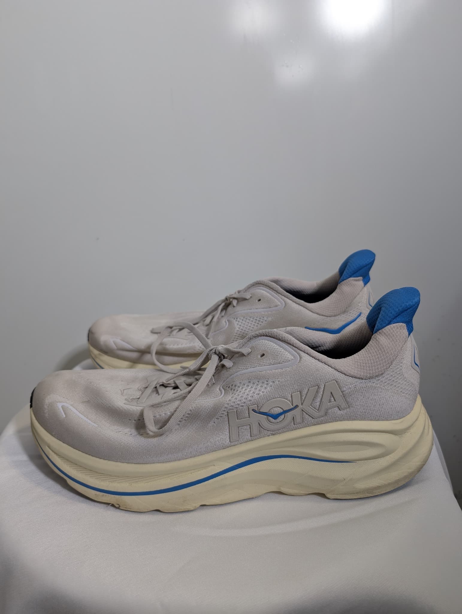 Hoka Clifton 10 Men's Running Shoes White/Blue US 12 — photo 3 of 4