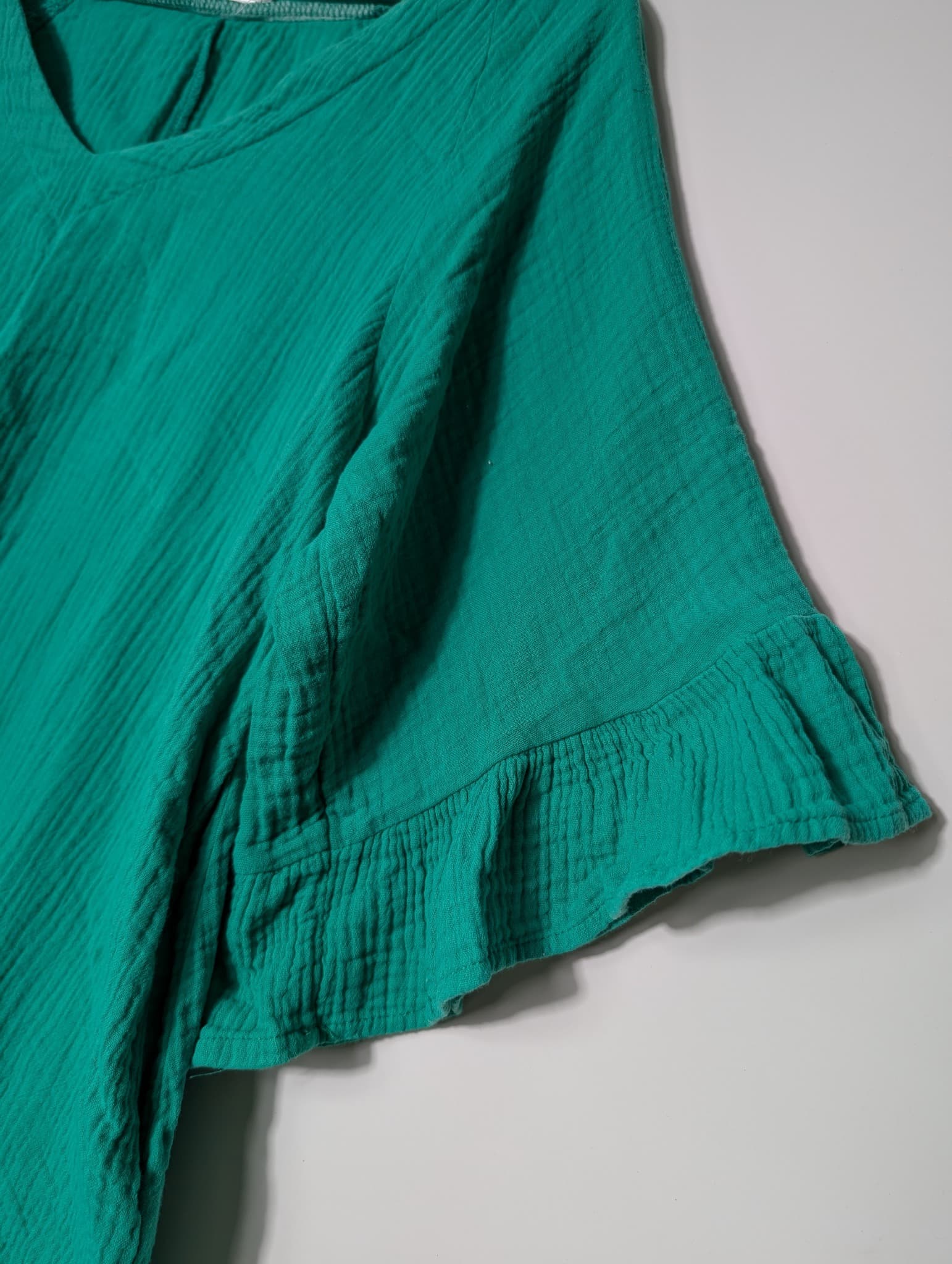 Hourglass Apparel Gauze V-Neck Ruffle Sleeve Top Green Size 12 — photo 2 of 7