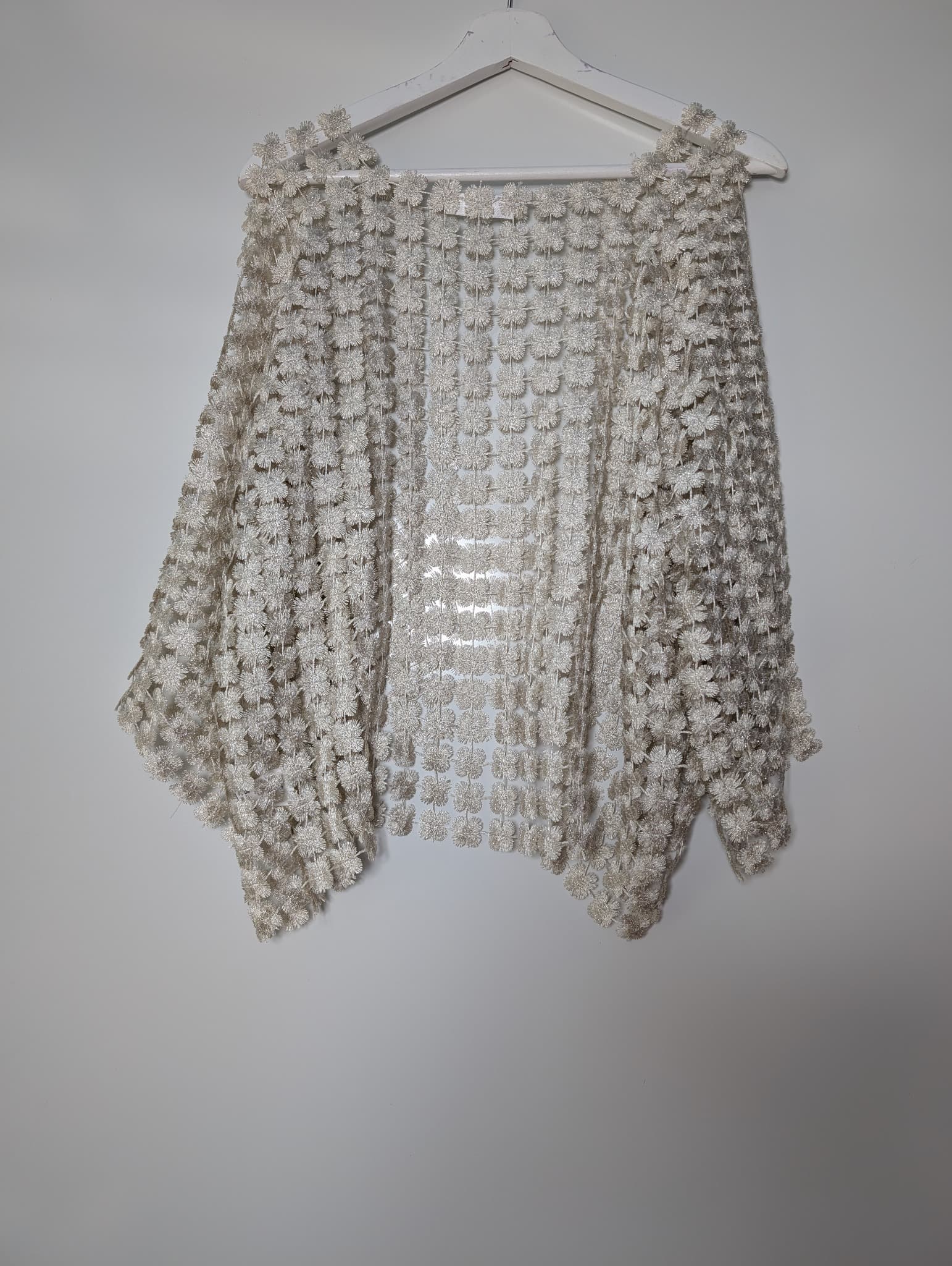 Imagine Fashion Italy Crochet Daisy Shrug White One Size — photo 5 of 8