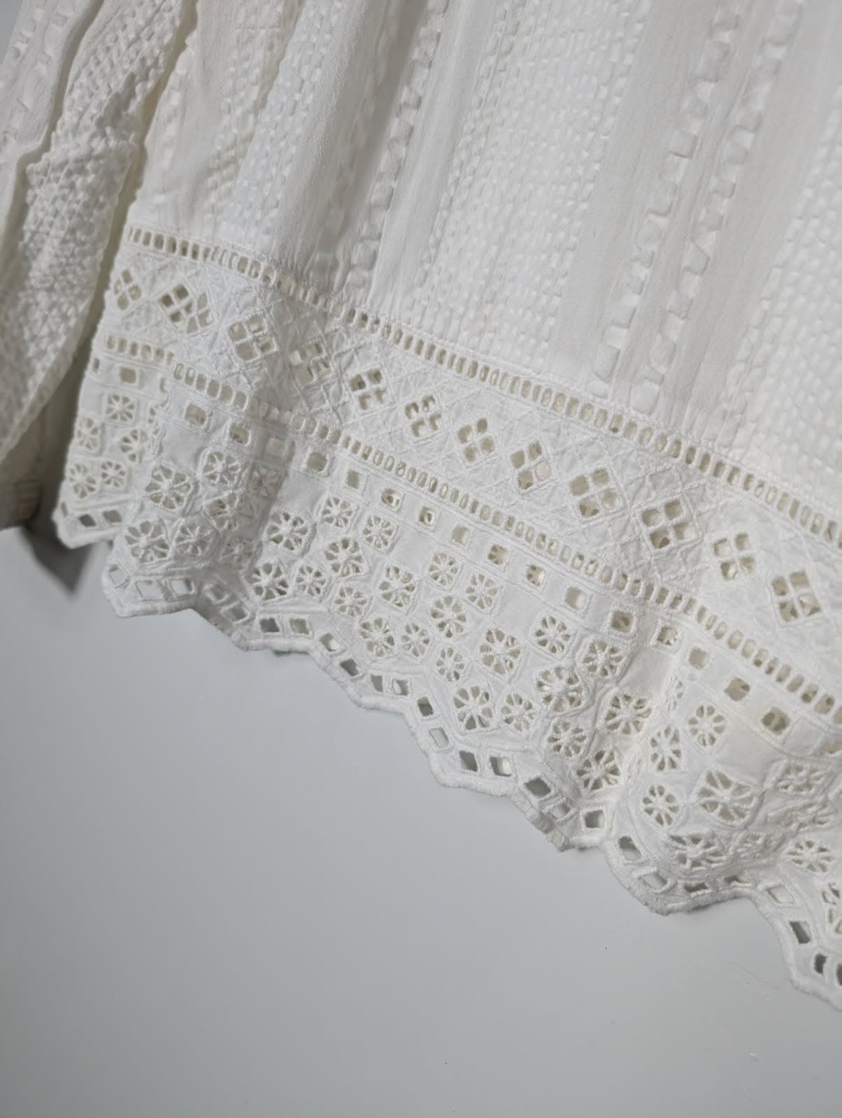 Indi & Cold Eyelet Lace Long Sleeve Blouse White XS — photo 3 of 8