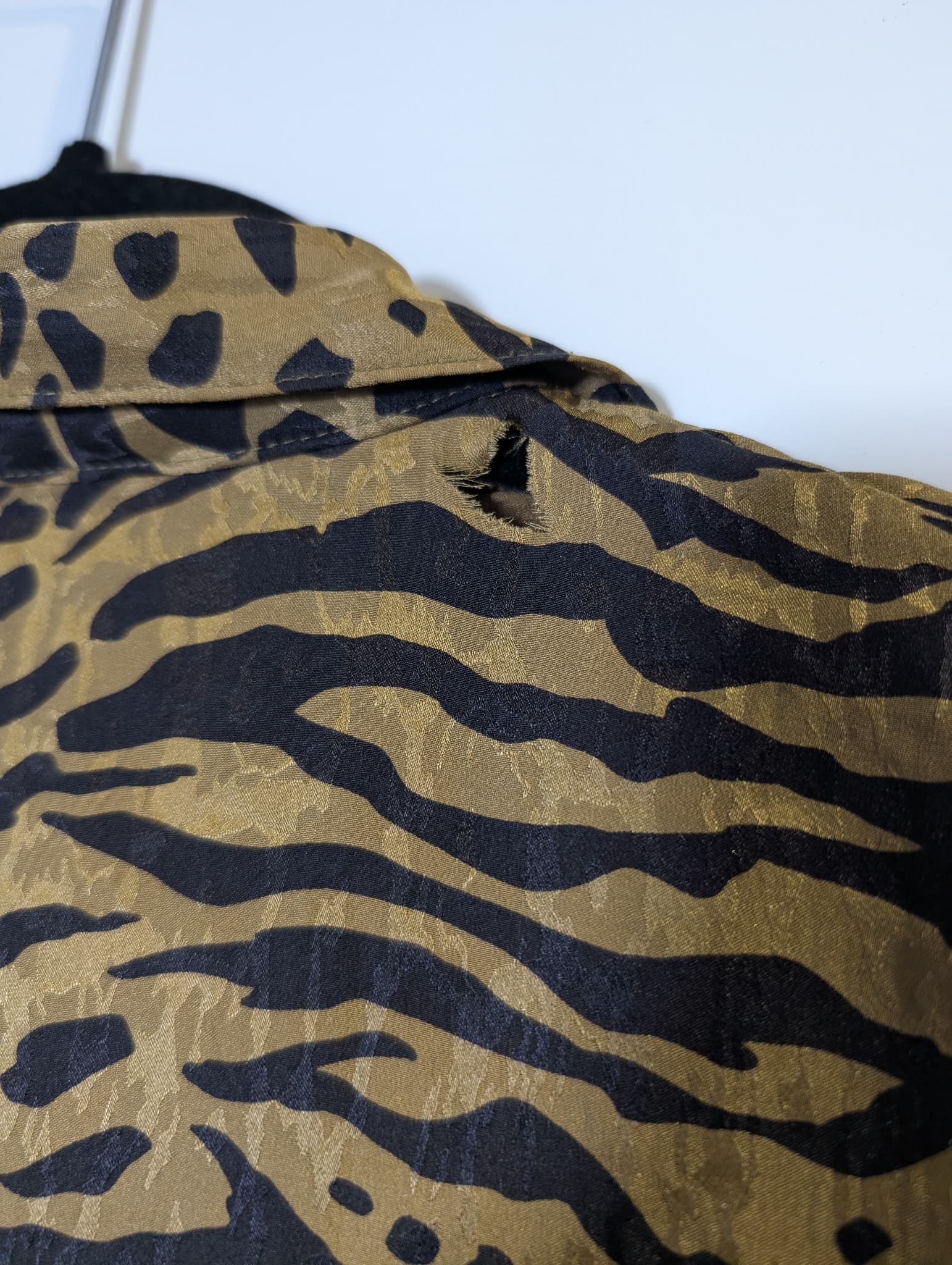 J M T Animal Print Button-Down Blouse Brown Size 34 — photo 9 of 11