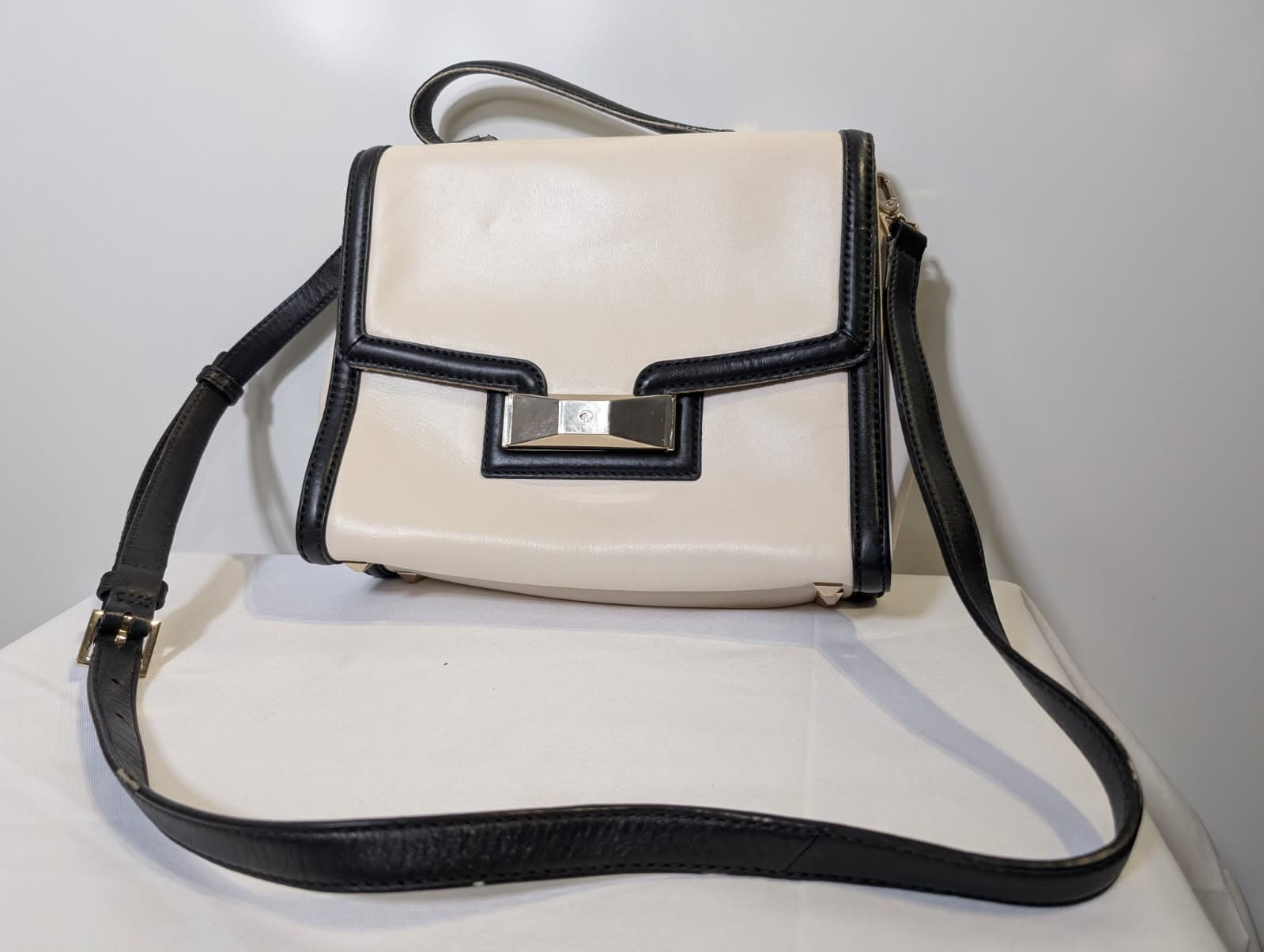 Kate Spade New York Cobble Hill Small Toddy Shoulder Bag Cream and Black — photo 4 of 5