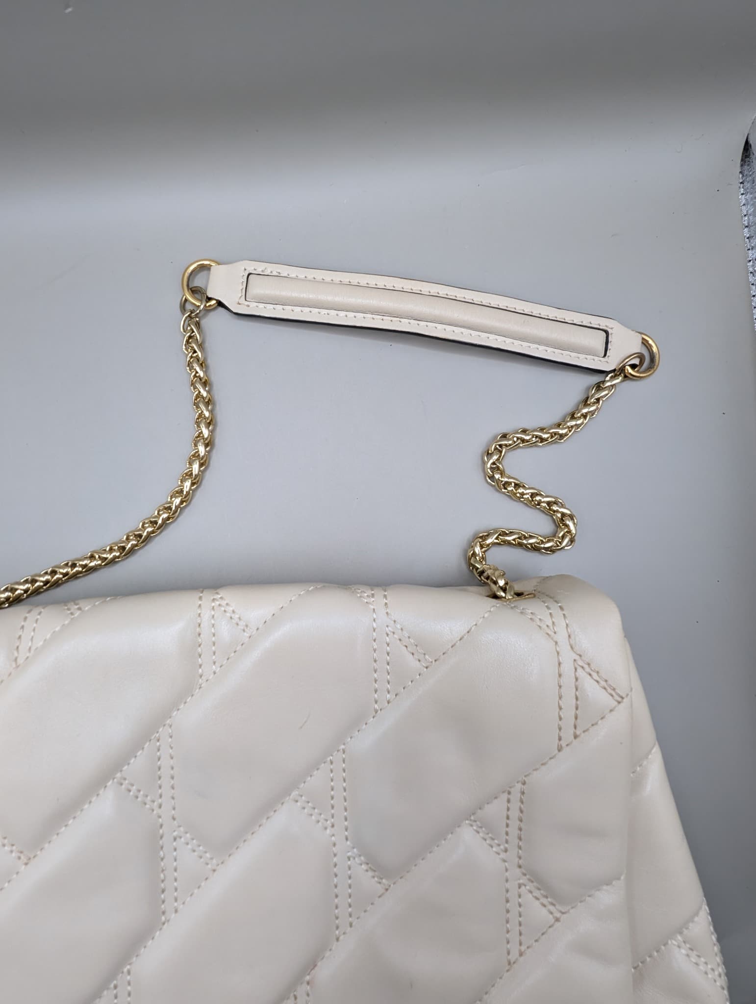 Kurt Geiger London Kensington Quilted Leather Shoulder Bag Off-White — photo 3 of 9