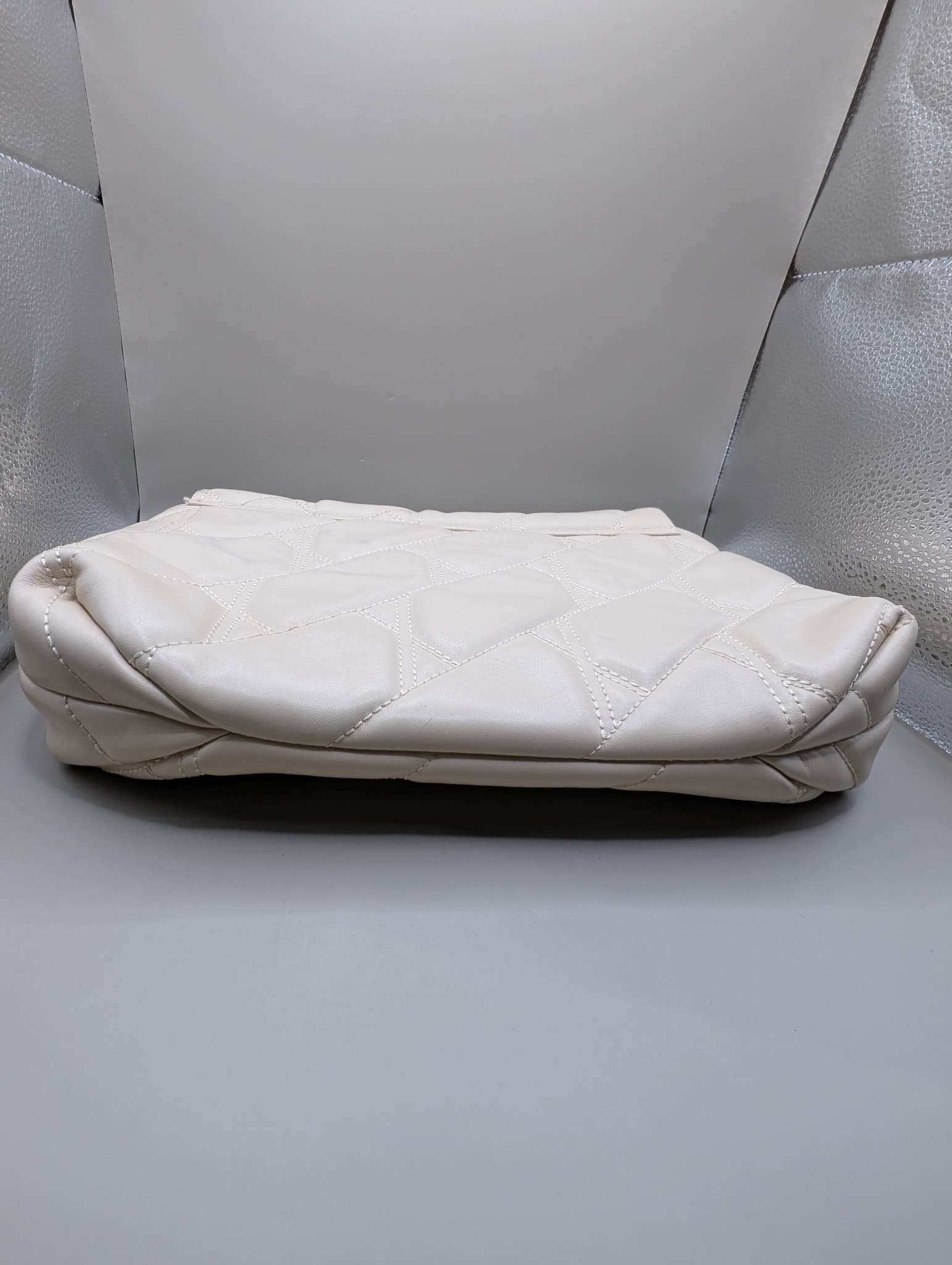 Kurt Geiger London Kensington Quilted Leather Shoulder Bag Off-White — photo 5 of 9