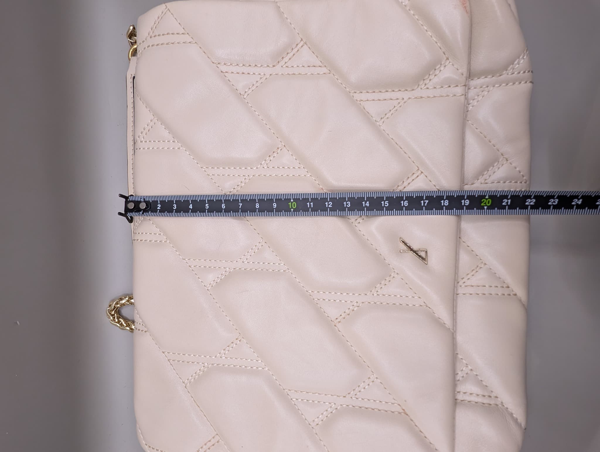 Kurt Geiger London Kensington Quilted Leather Shoulder Bag Off-White — photo 8 of 9