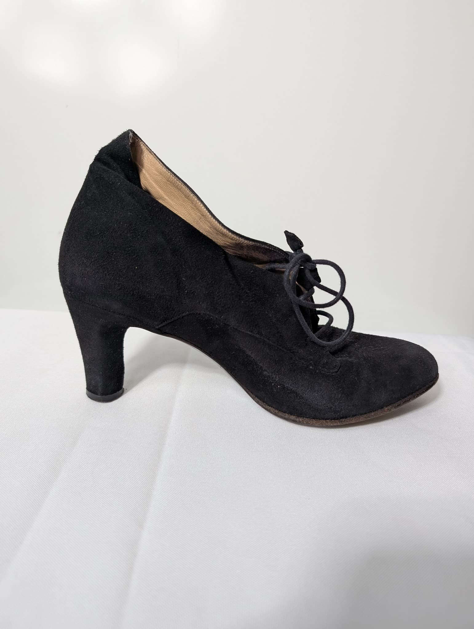 Laure Bassal Paris Vintage Suede Lace-Up Oxford Heels Black Size 6.5 — photo 2 of 9