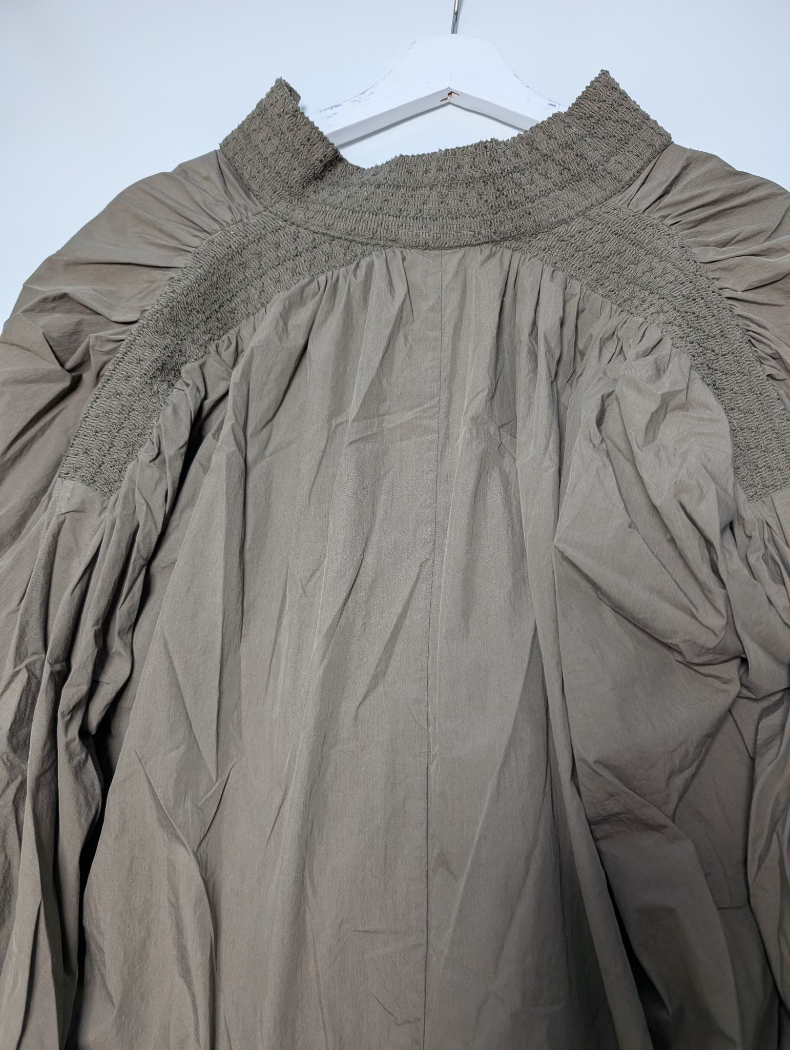 Lee Mathews Smocked V-Neck Tunic Blouse Olive Green Size 2 — photo 5 of 8