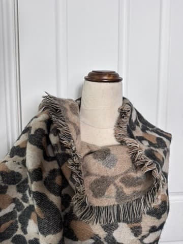 Leopard Print Fringed Blanket Scarf - Soft Oversized Wrap — photo 2 of 7