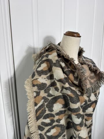 Leopard Print Fringed Blanket Scarf - Soft Oversized Wrap — photo 5 of 7