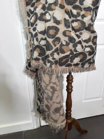 Leopard Print Fringed Blanket Scarf - Soft Oversized Wrap — photo 6 of 7