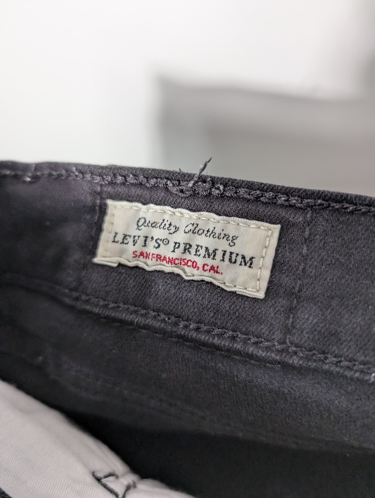 Levi's 311 Shaping Skinny Jeans Black Women's Size 32 — photo 9 of 13