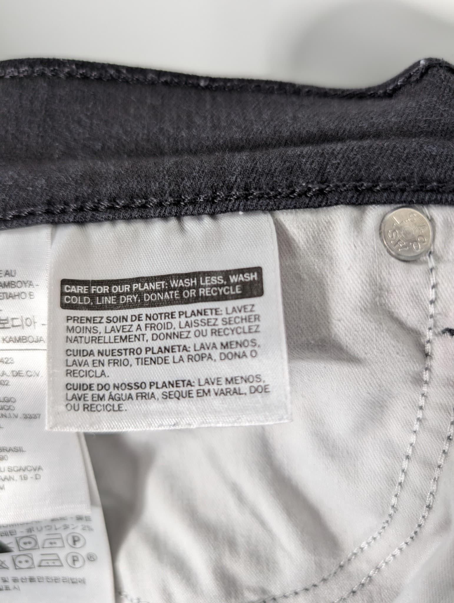 Levi's 311 Shaping Skinny Jeans Black Women's Size 32 — photo 10 of 13