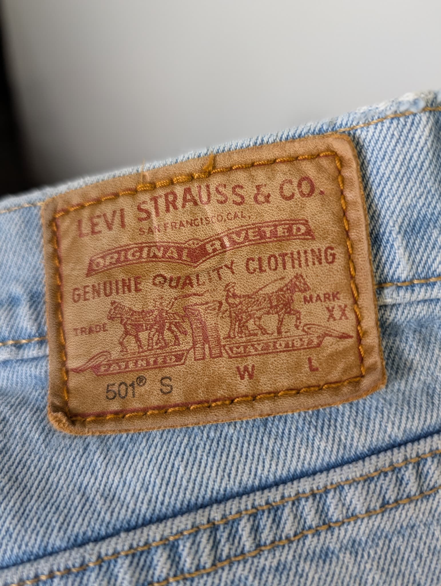 Levi's 501 Original Fit Distressed Light Wash Jeans Size S — photo 4 of 10