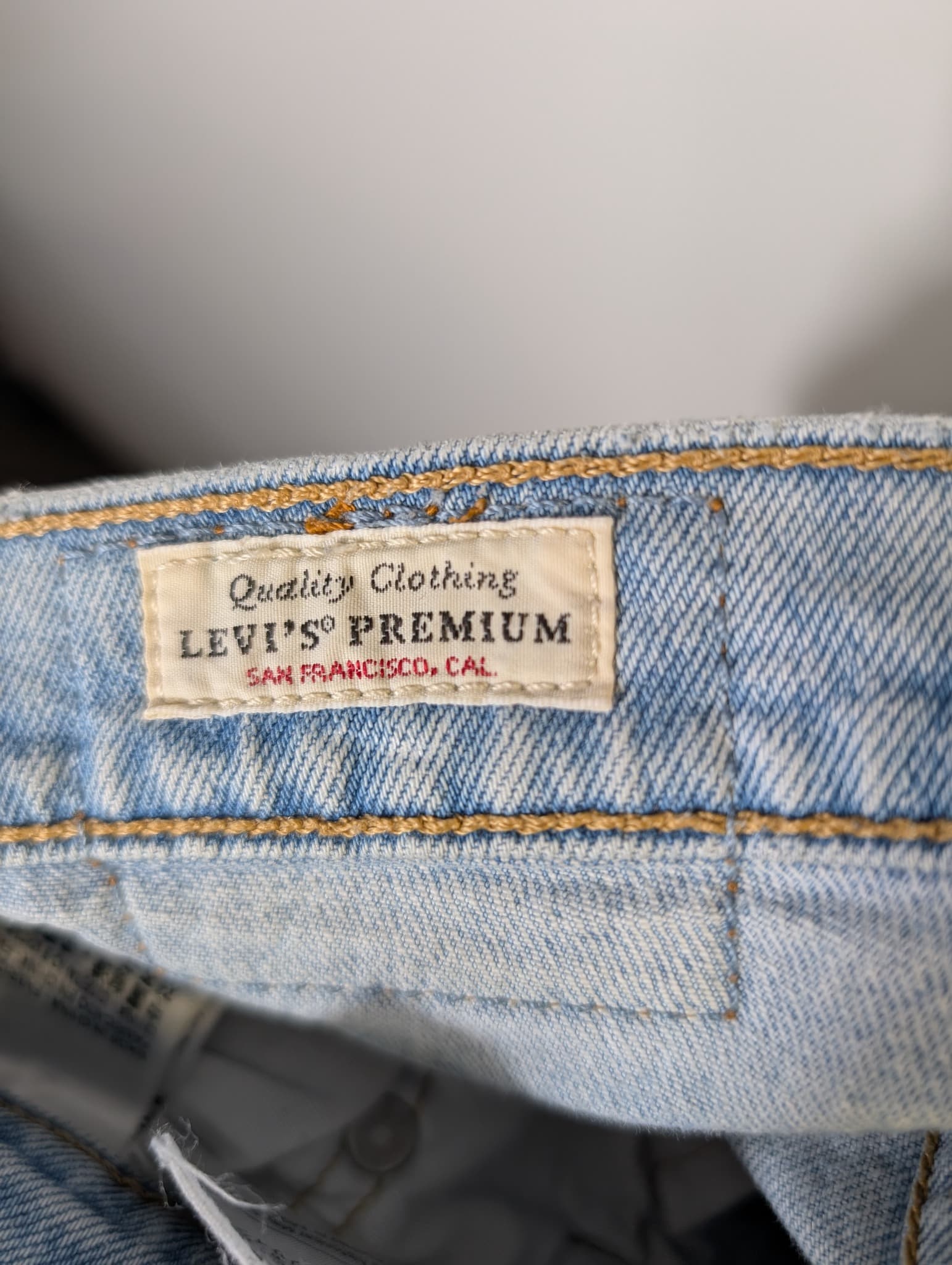 Levi's 501 Original Fit Distressed Light Wash Jeans Size S — photo 6 of 10