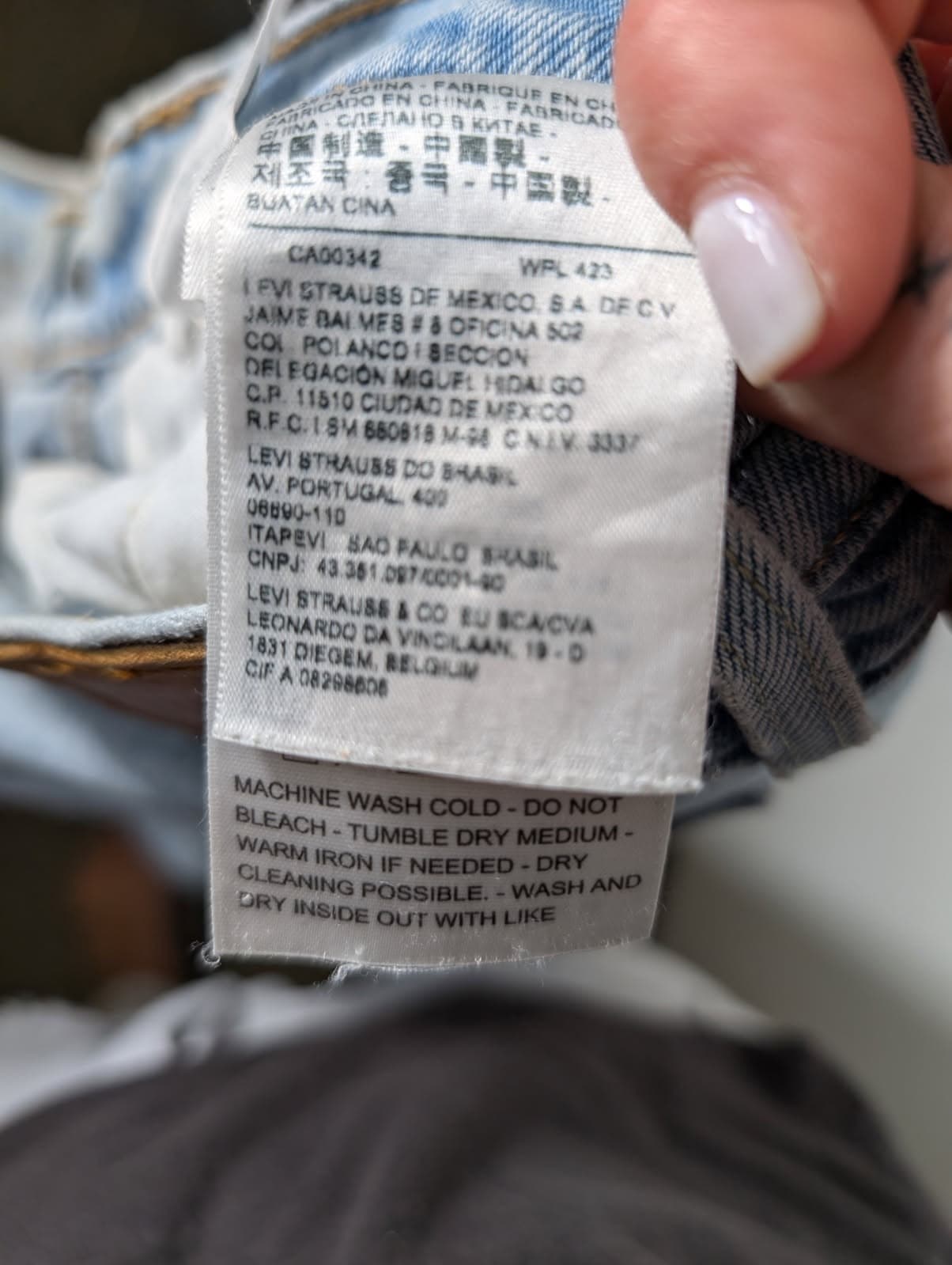 Levi's 501 Original Fit Distressed Light Wash Jeans - W30 L30 — photo 9 of 10