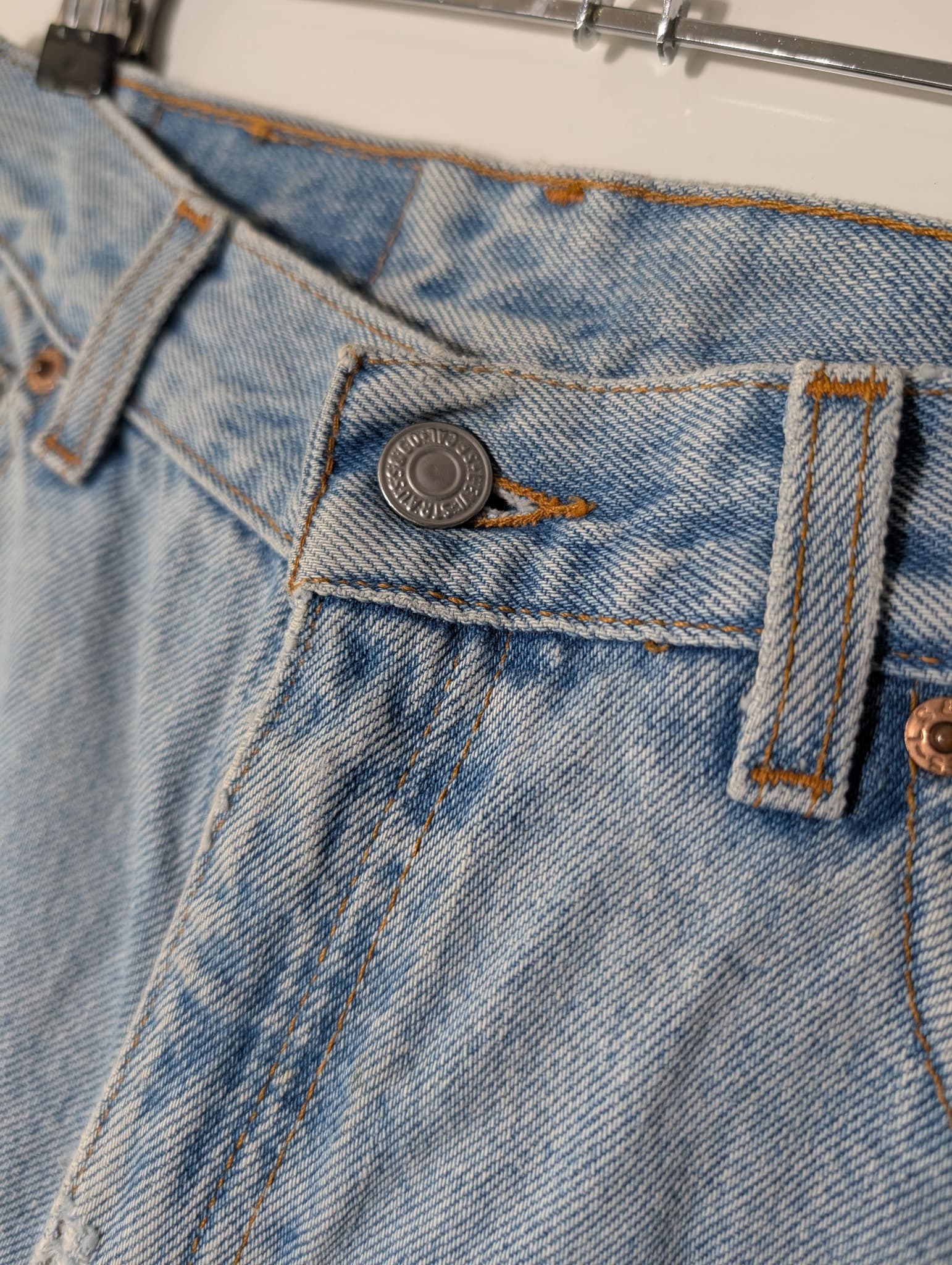 Levi's 550 Relaxed Fit Jeans Light Wash Women's Size 4 — photo 3 of 20