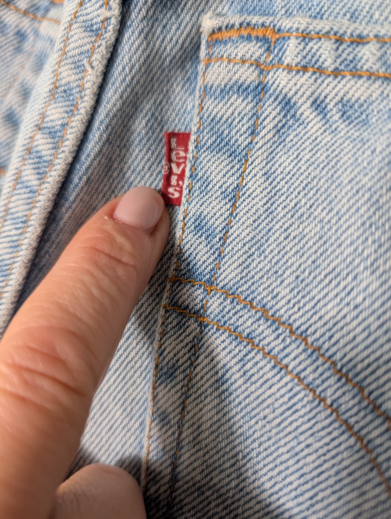 Levi's 550 Relaxed Fit Jeans Light Wash Women's Size 4 — photo 6 of 20