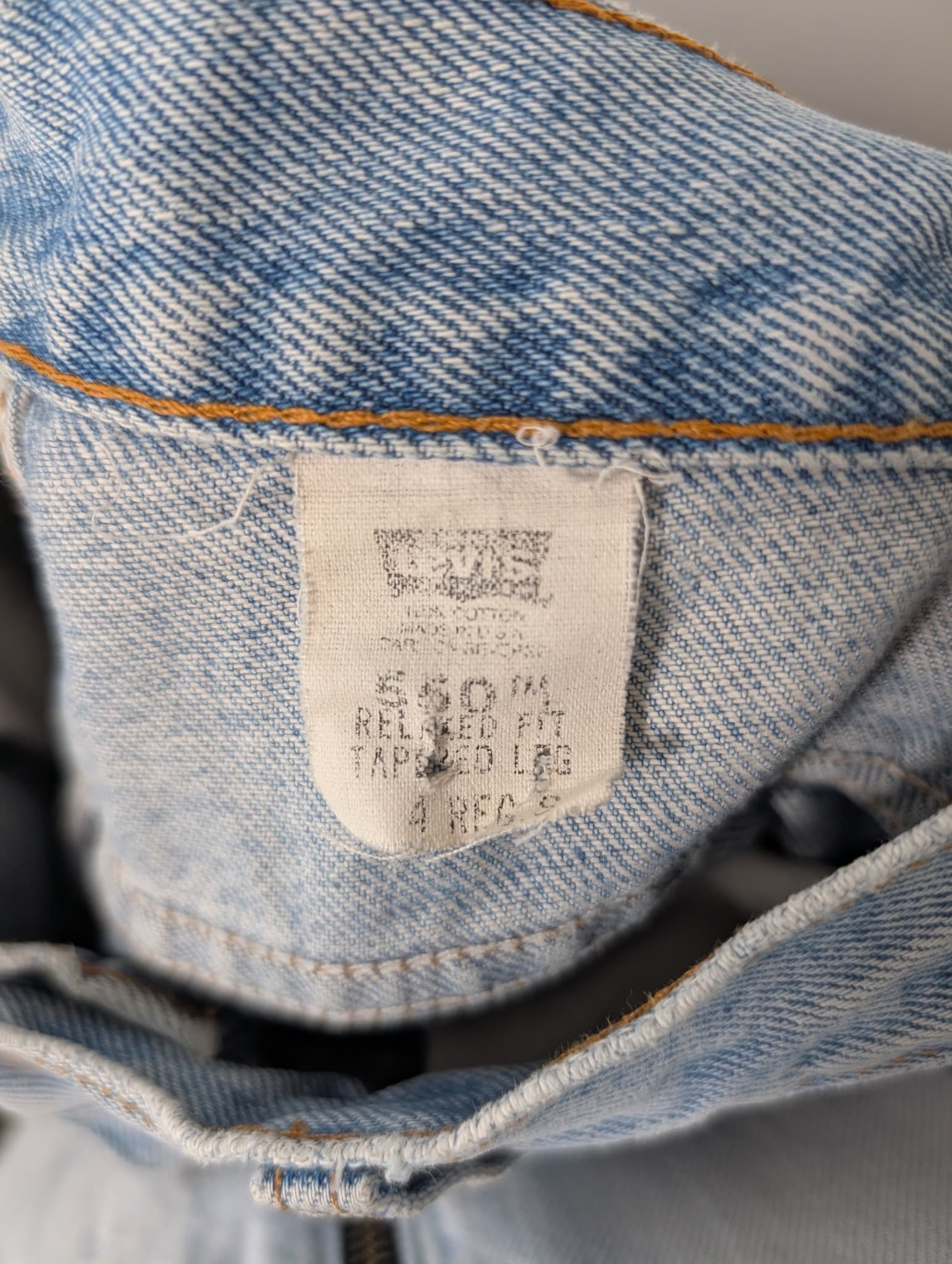 Levi's 550 Relaxed Fit Jeans Light Wash Women's Size 4 — photo 7 of 20