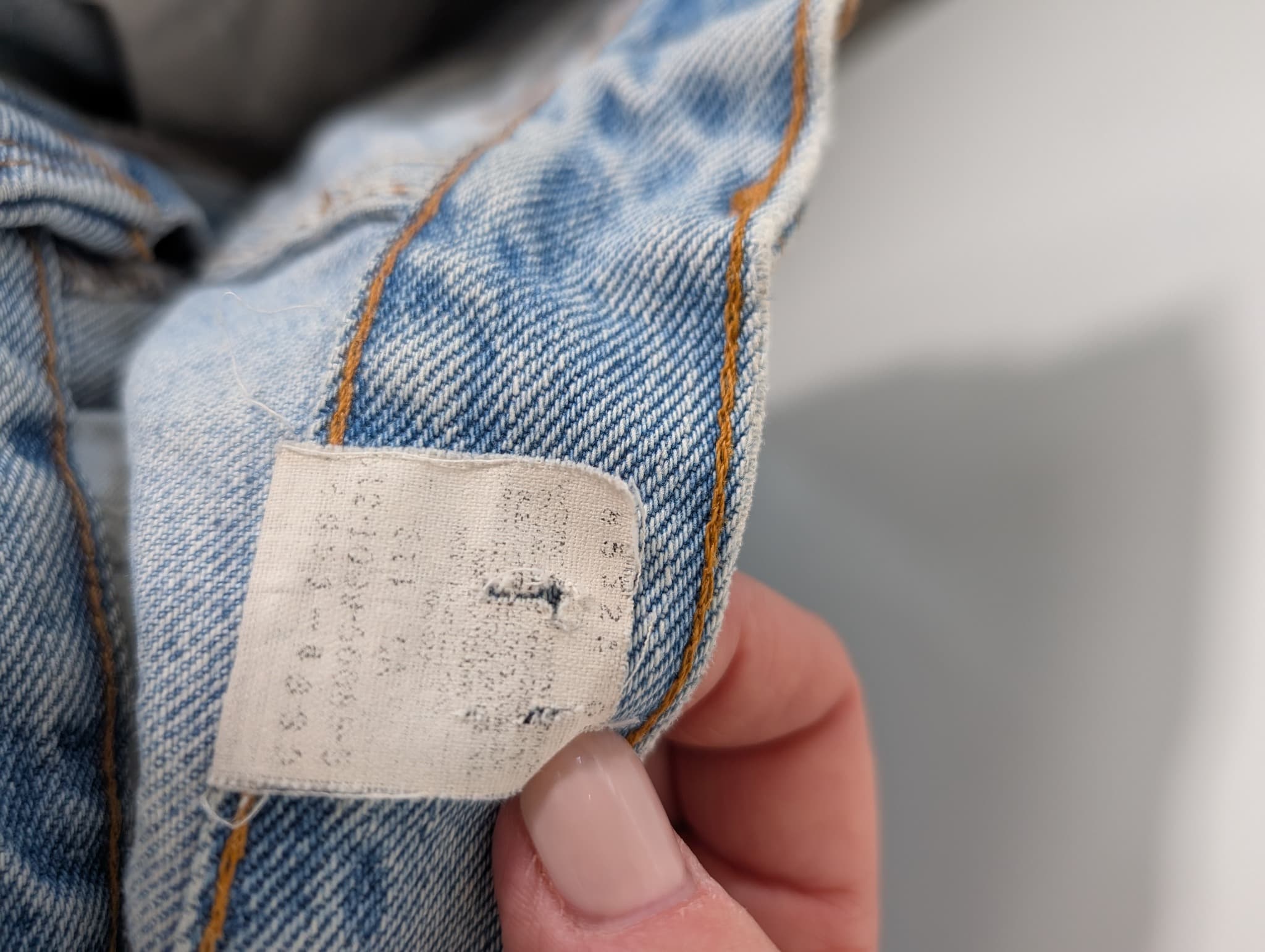Levi's 550 Relaxed Fit Jeans Light Wash Women's Size 4 — photo 8 of 20