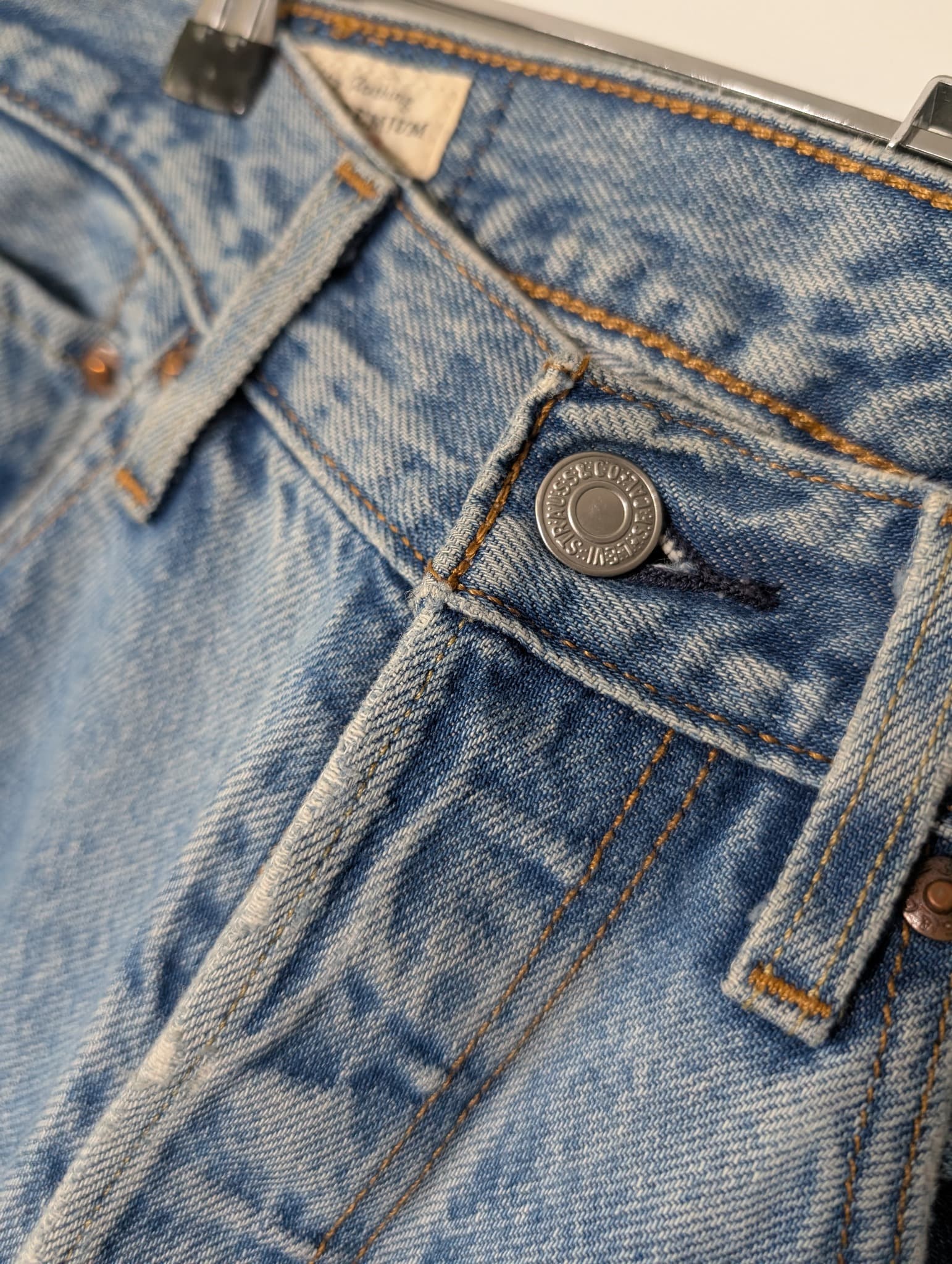 Levi's 550 Relaxed Fit Jeans Light Wash Women's Size 4 — photo 10 of 20