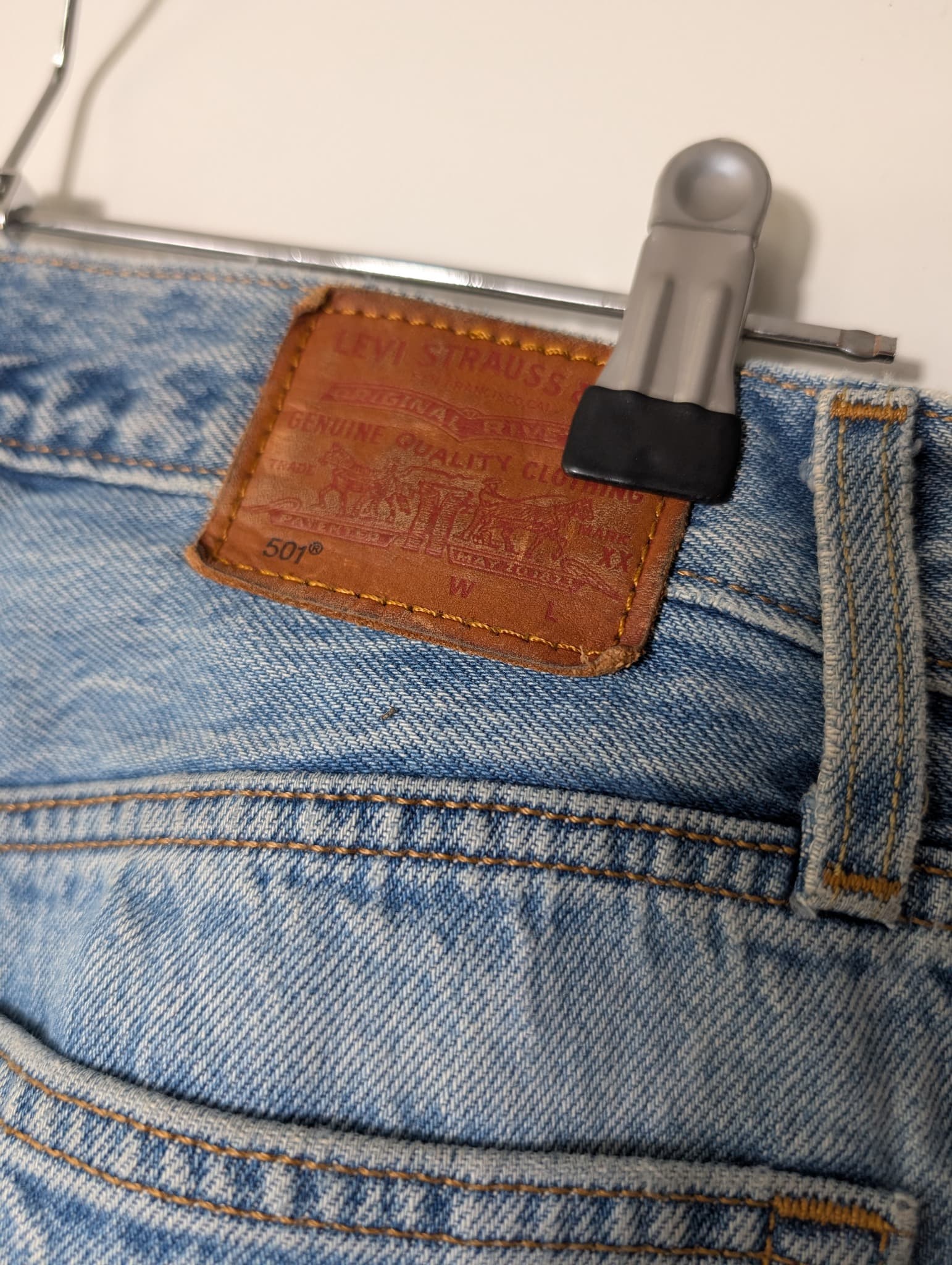 Levi's 550 Relaxed Fit Jeans Light Wash Women's Size 4 — photo 15 of 20