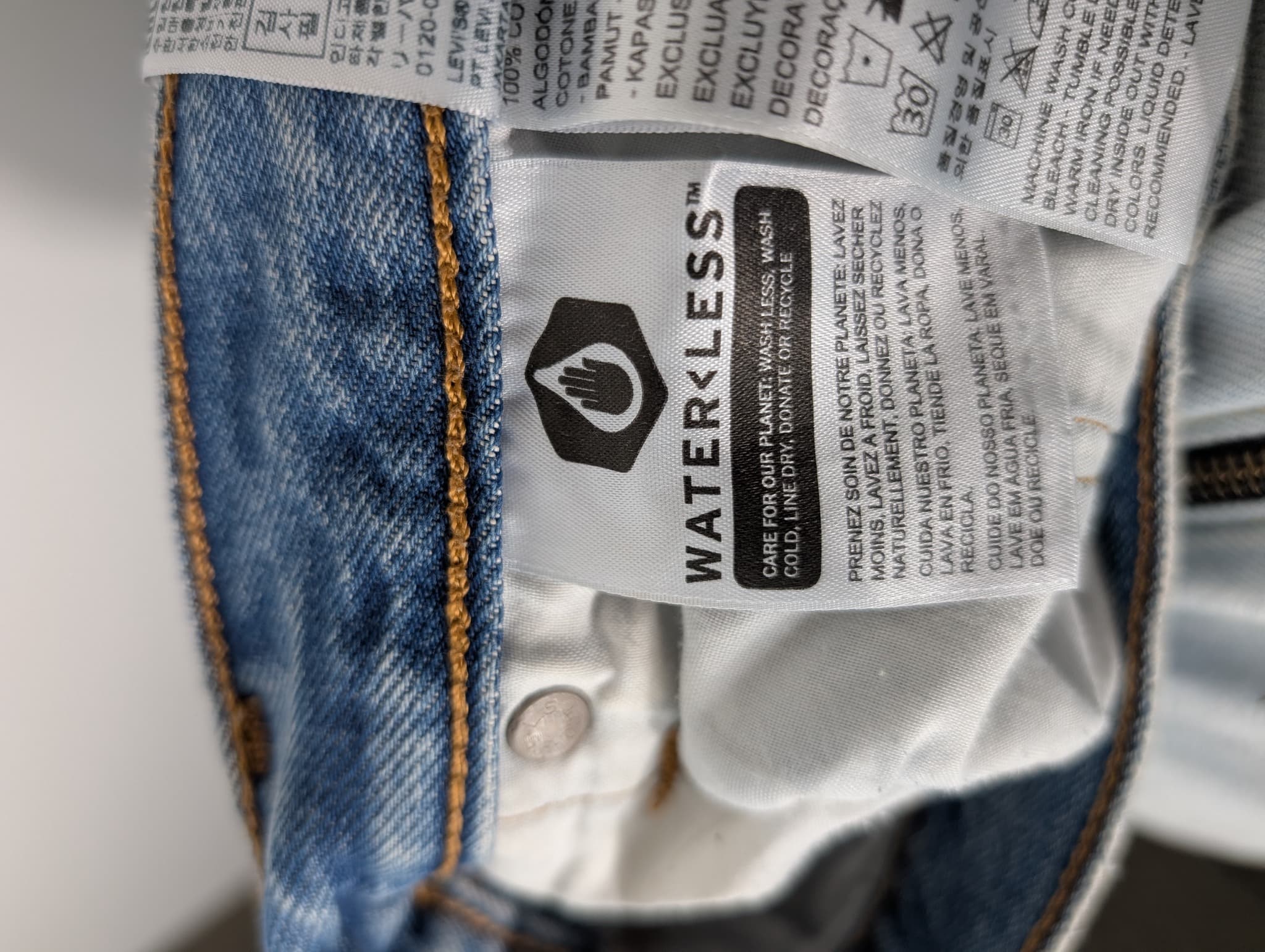 Levi's 550 Relaxed Fit Jeans Light Wash Women's Size 4 — photo 18 of 20