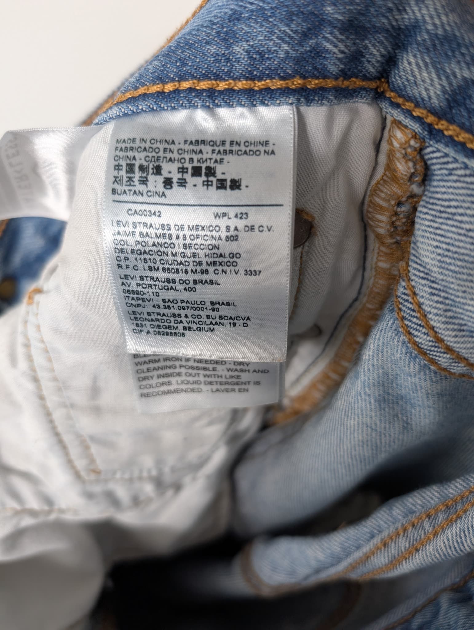 Levi's 550 Relaxed Fit Jeans Light Wash Women's Size 4 — photo 19 of 20