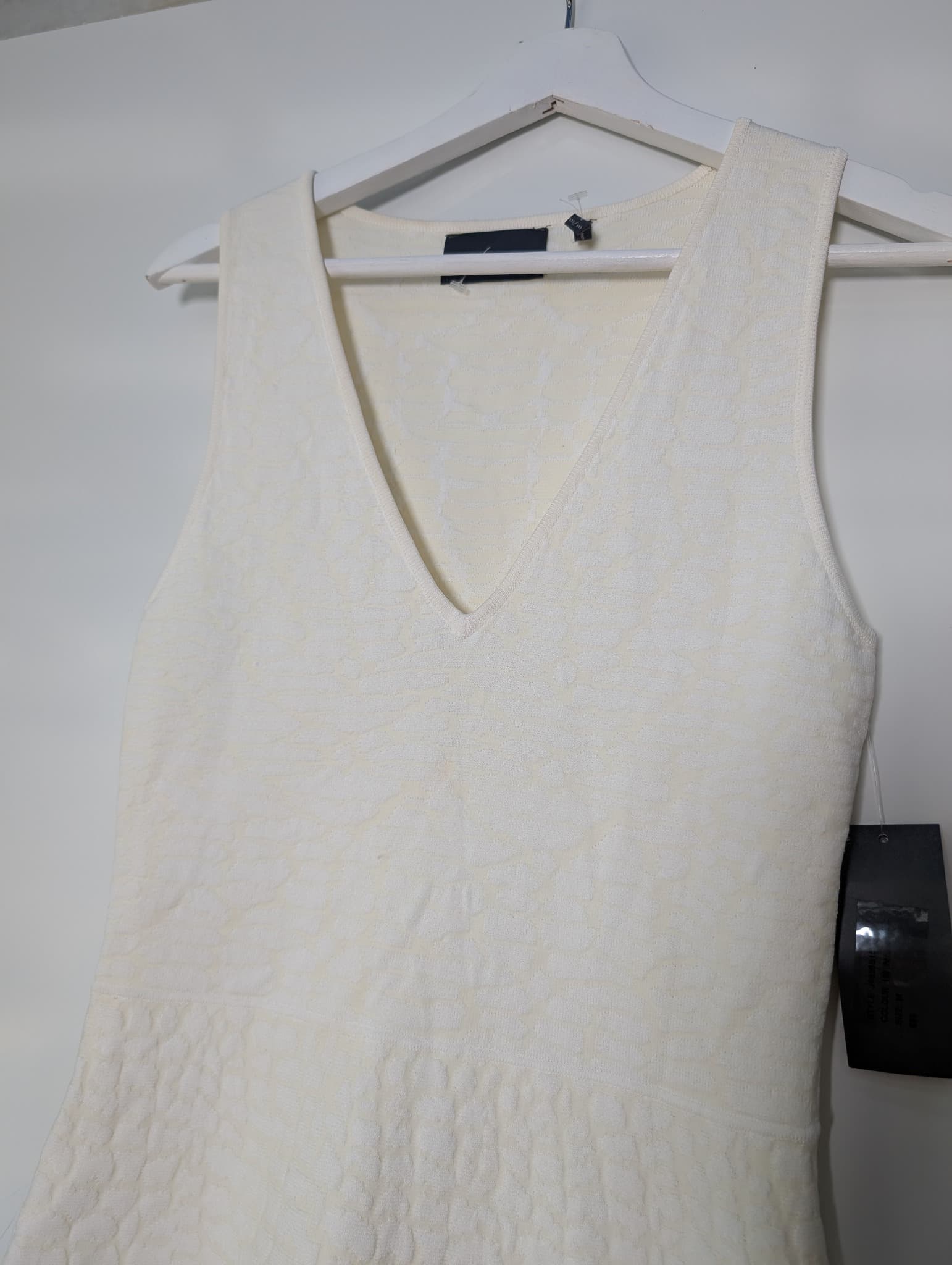 Line Textured V-Neck Fit and Flare Dress White Size M — photo 2 of 10