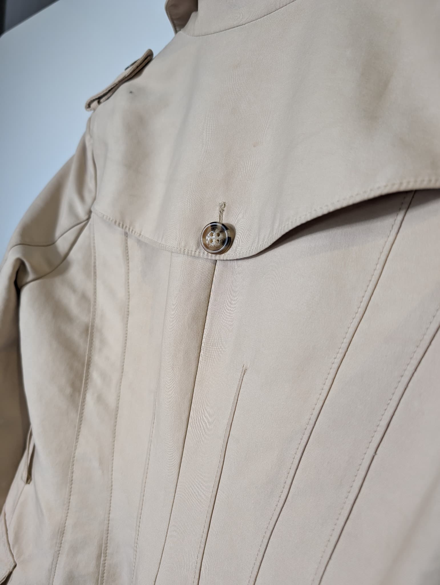 Loverich Collarless Blazer Beige Gold Button Detail Size 11 — photo 13 of 15