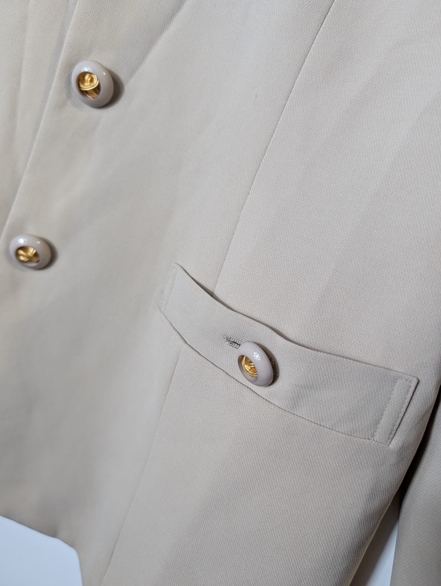 Loverich Collarless Blazer Beige Gold Button Detail Size 11 — photo 3 of 15