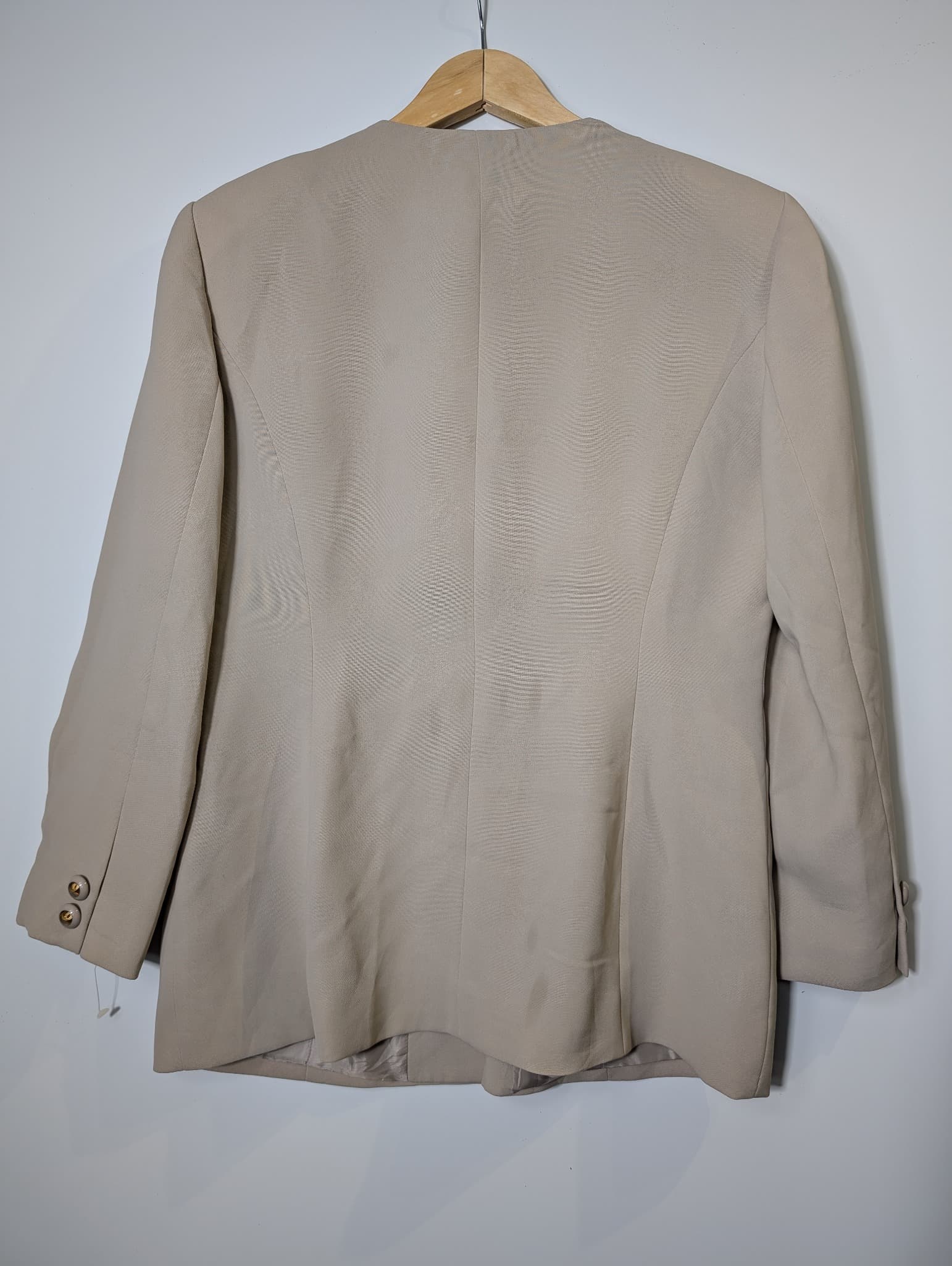 Loverich Collarless Blazer Beige Gold Button Detail Size 11 — photo 5 of 15