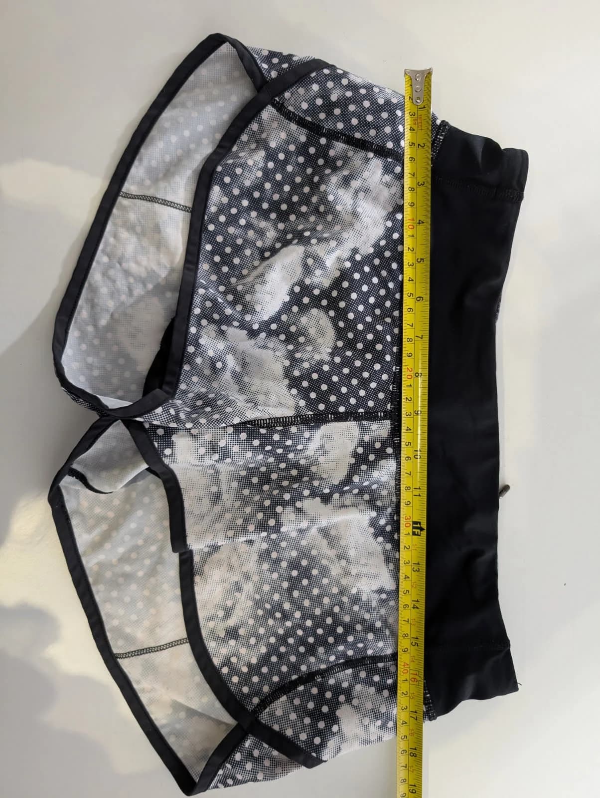 Lululemon Athletic Running Shorts Black Polka Dot Size 6 — photo 3 of 6