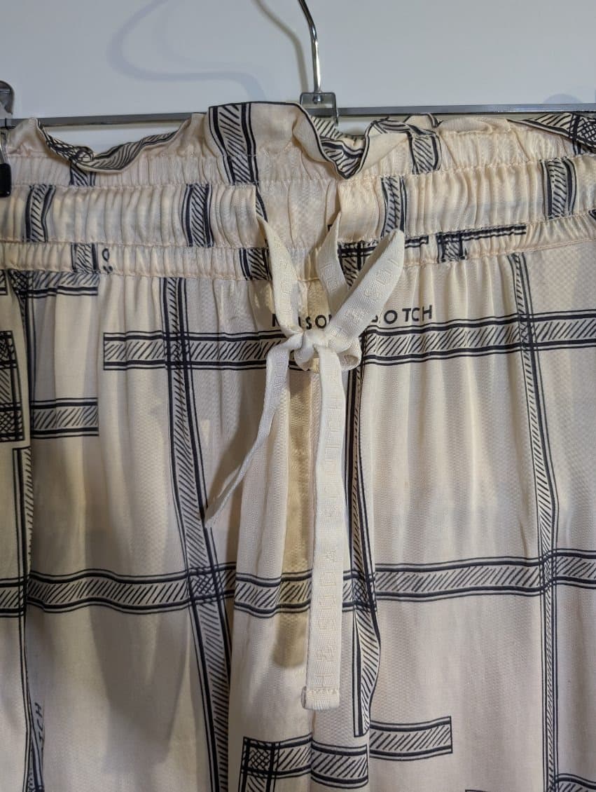 Maison Scotch Plaid Print Elastic Waist Shorts Cream & Black — photo 6 of 10