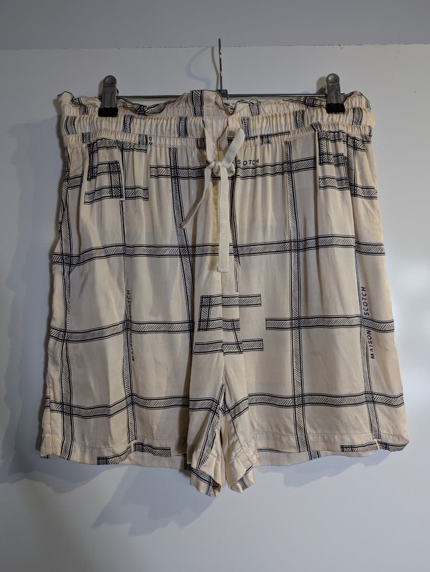 Maison Scotch Plaid Print Elastic Waist Shorts Cream & Black — photo 10 of 10
